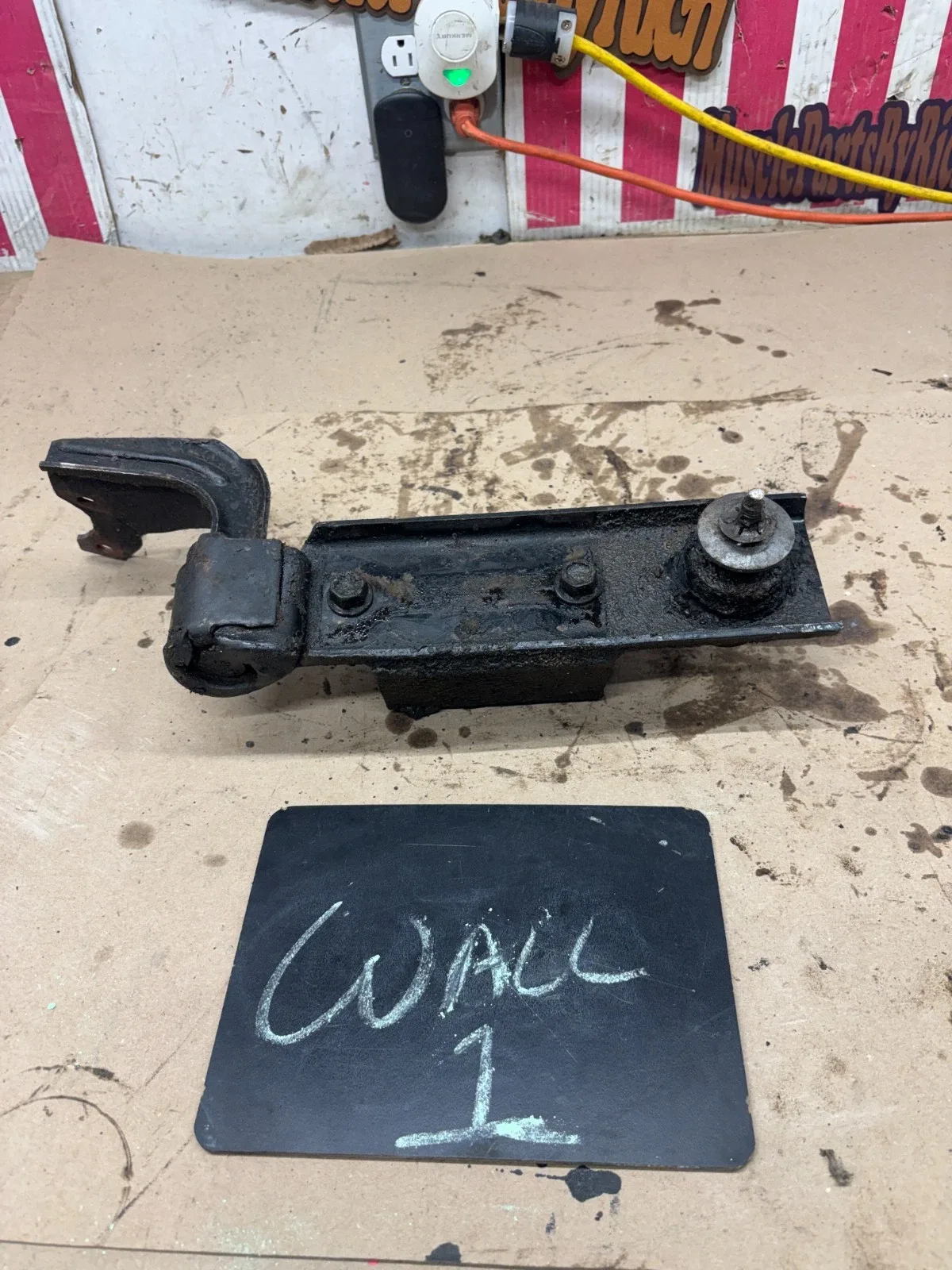 1987 1989 1995 JEEP WRANGLER AUTOMATIC TRANSMISSION MOUNT BRACKET CROSSMEMBER OE