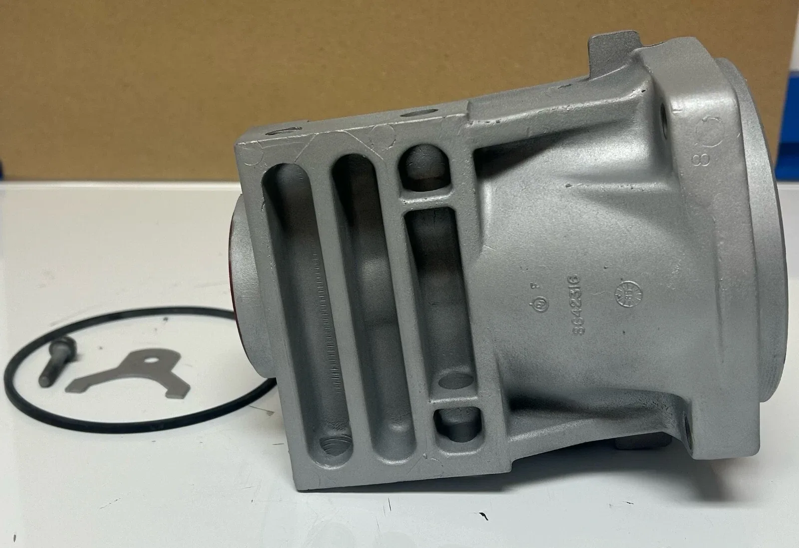 Corvette 700R4 4L60E Extension Tail Housing  84-93  CASTING# 8642316 image 3