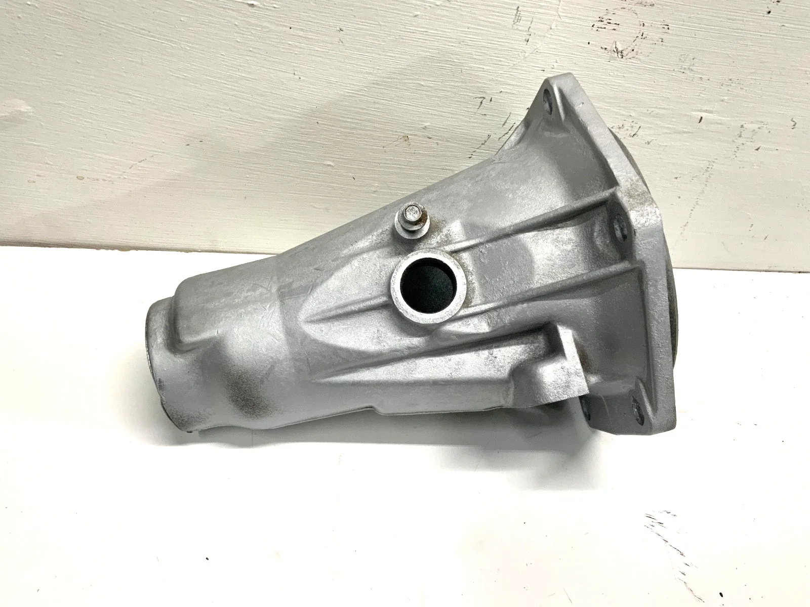 GM 4L60E 4L65E Chevrolet Tail Extension Housing OEM 24208015-3 2WD image 3