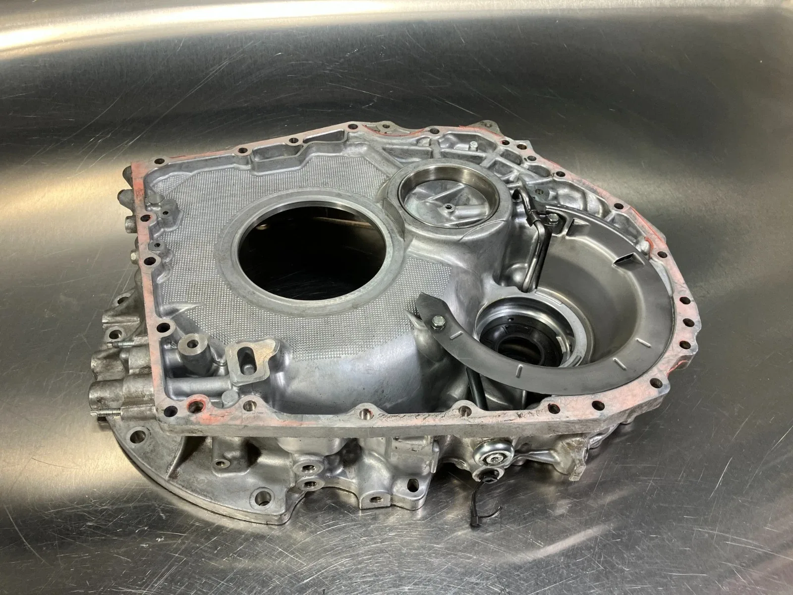 10-2015 volvo xc60 3.2l automatic transmission case cover wall housing piece oem image 2