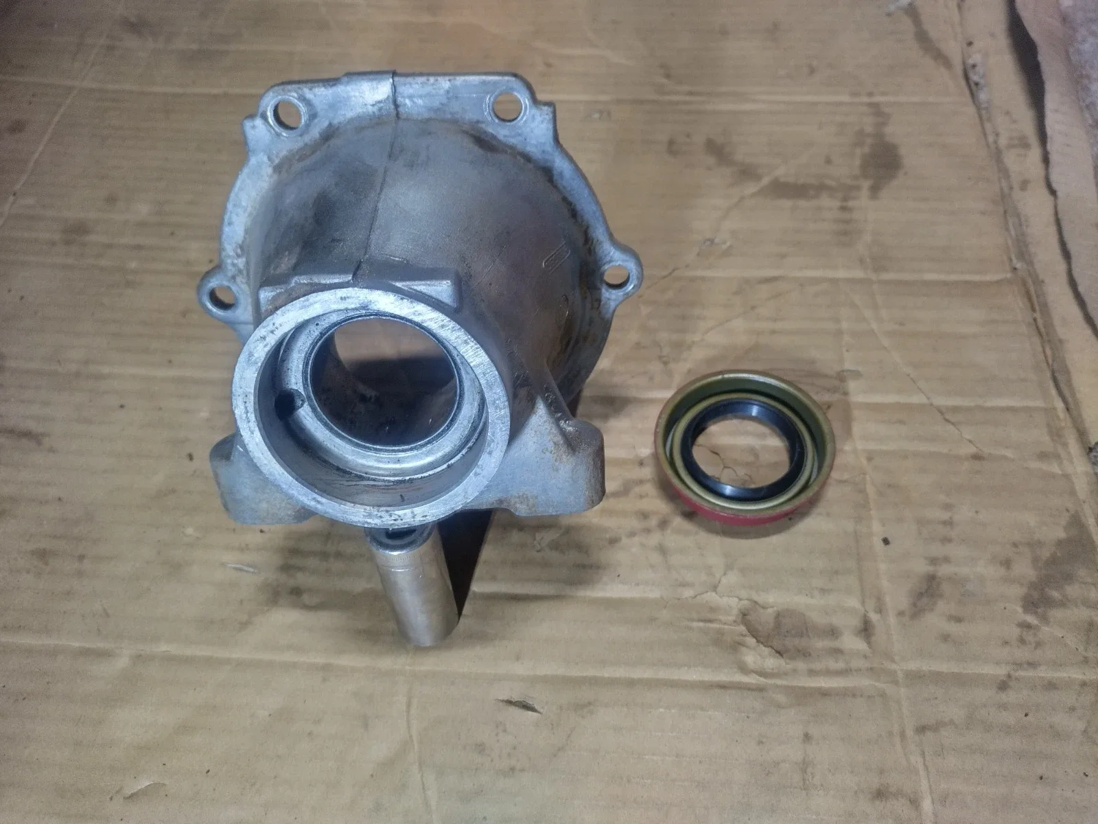 tail shaft housing turbo 400 thin wall yoke RARE   GM#8623214