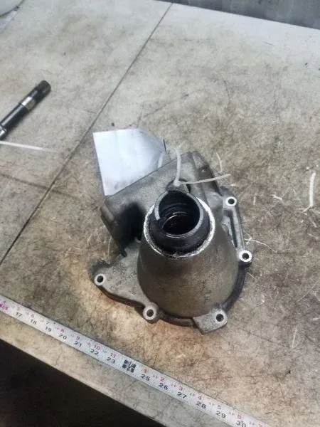 04 05 FORD EXPLORER 4-DR SUV RWD TAIL HOUSING OUTPUT 5R55S