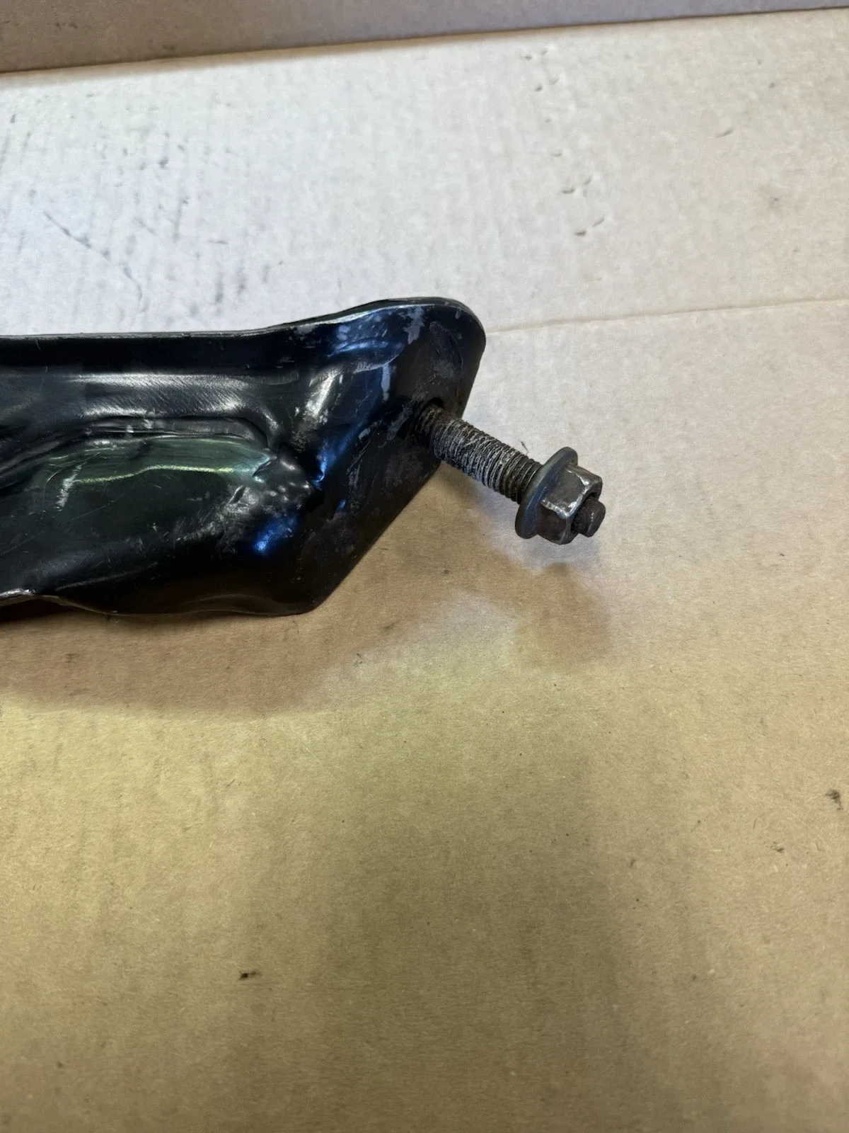 ✅⭐️ RH Lower Transmission Support Bracket w/ Nut RIGHT OEM Camaro 98 - 02 image 2