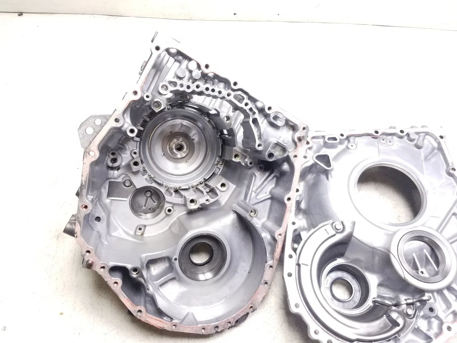2015 Volvo S60 Automatic Transmission Bell Housin & Case Cover OEM TG-81SC image 4