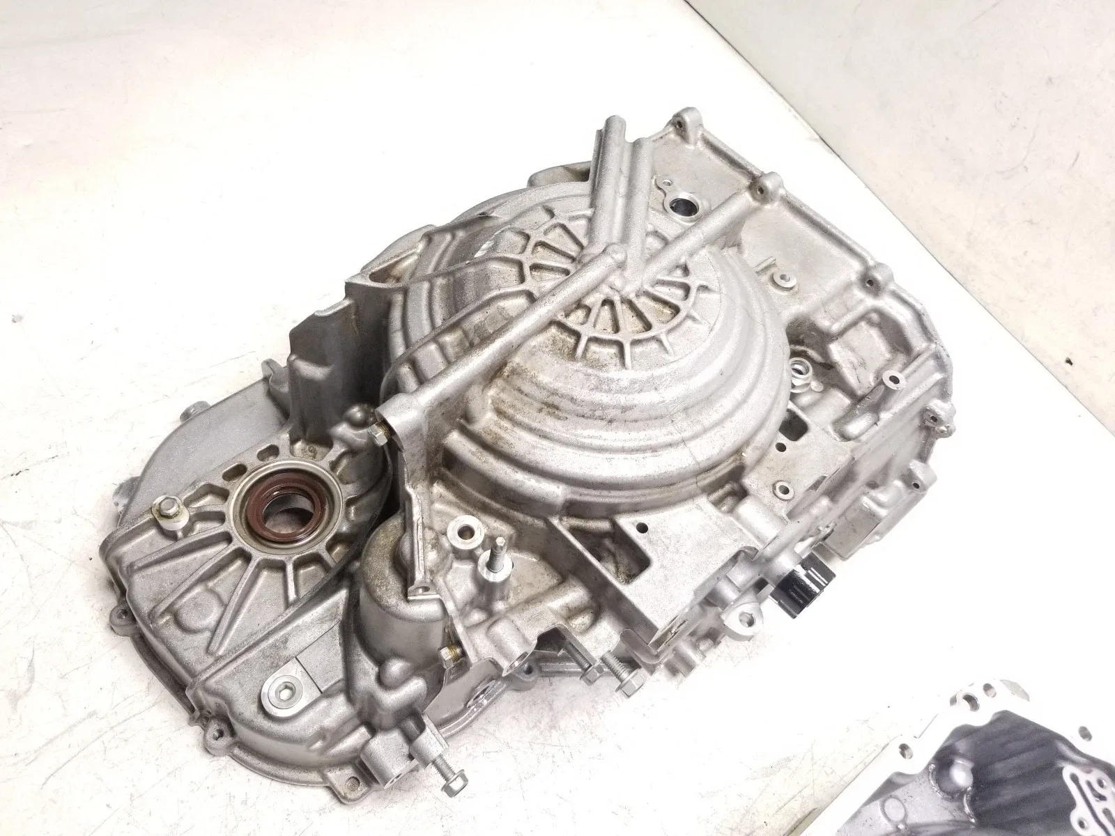 2022 Chevrolet Trailblazer Automatic Transmission Bell Housing & Case Cover OEM image 4