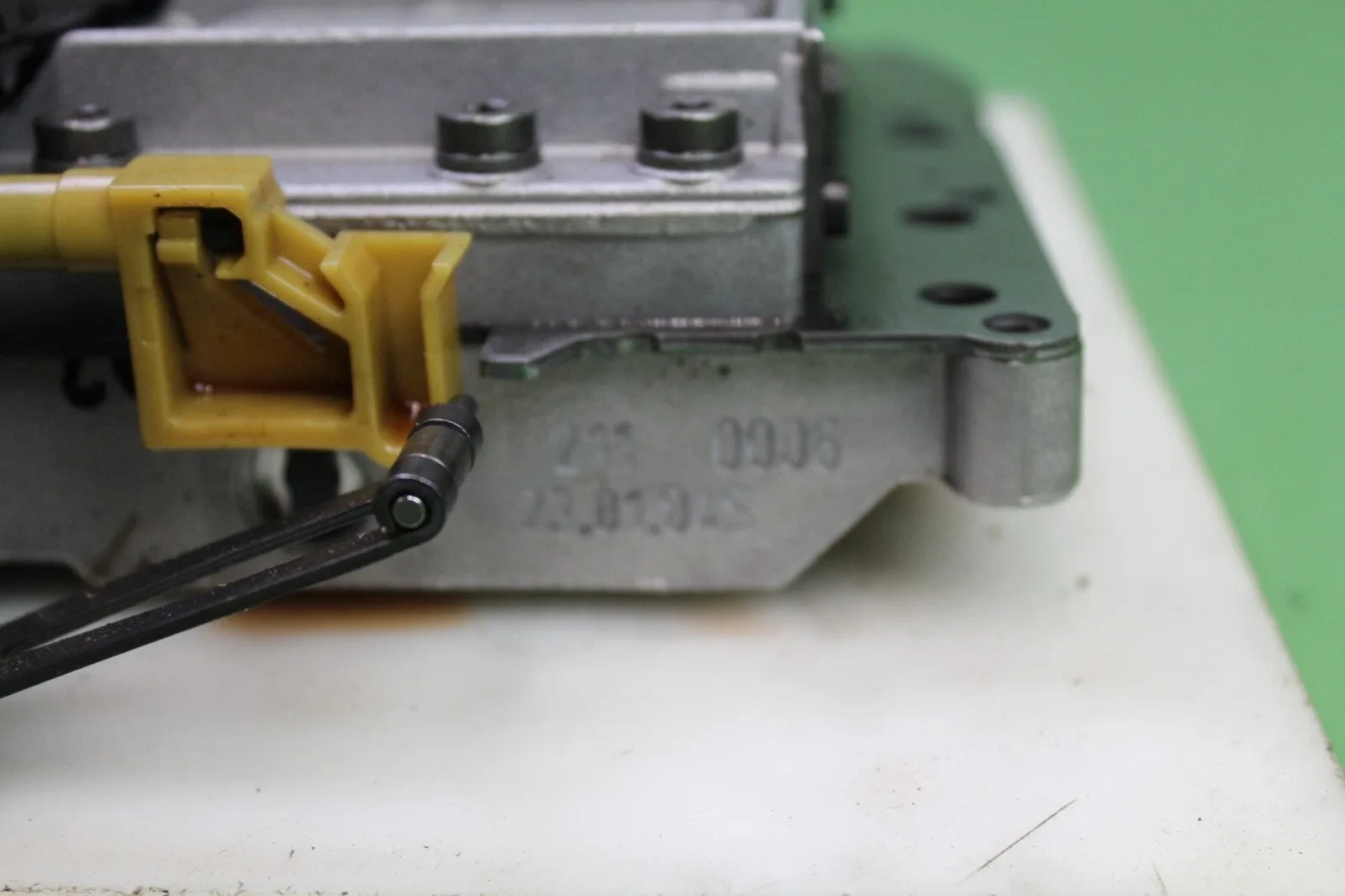 2003-2005 Mercedes C230 722.6 Valve Body Conductor Plate 1402700561 image 3
