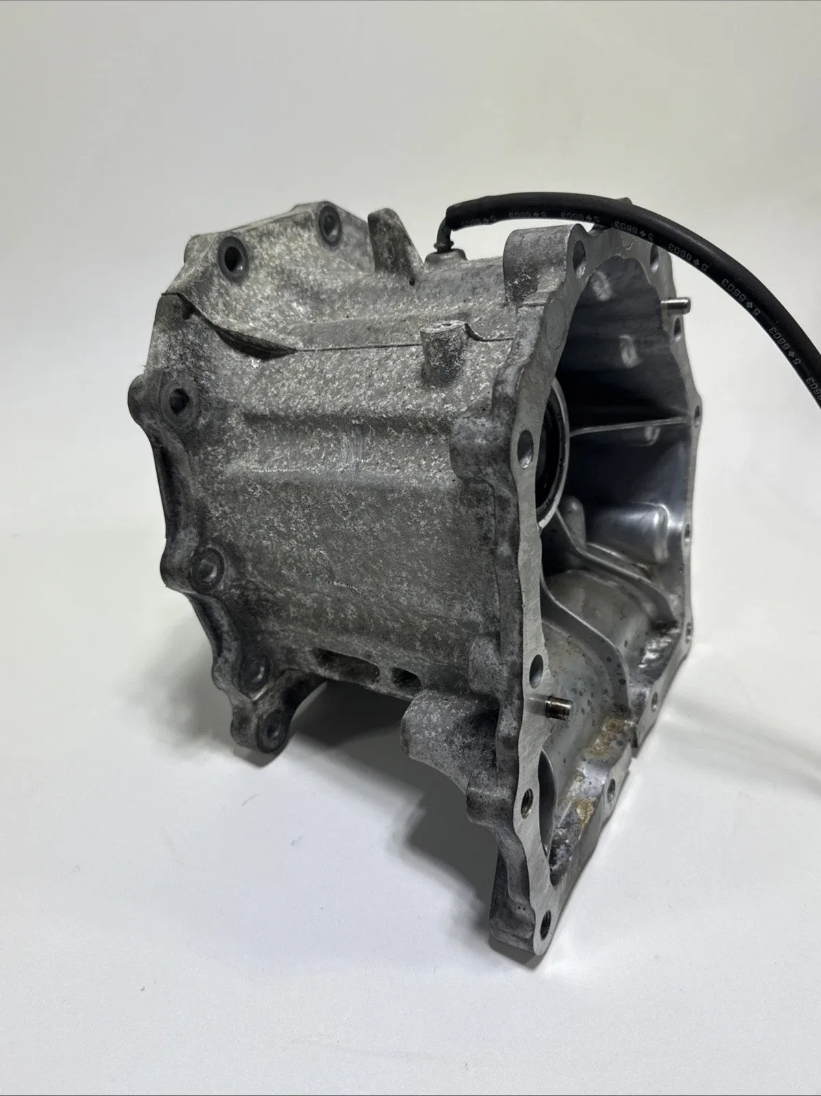 2017-2021 Infiniti Q60 AWD 7 Speed Automatic Transmission Tailshaft Housing OEM image 3
