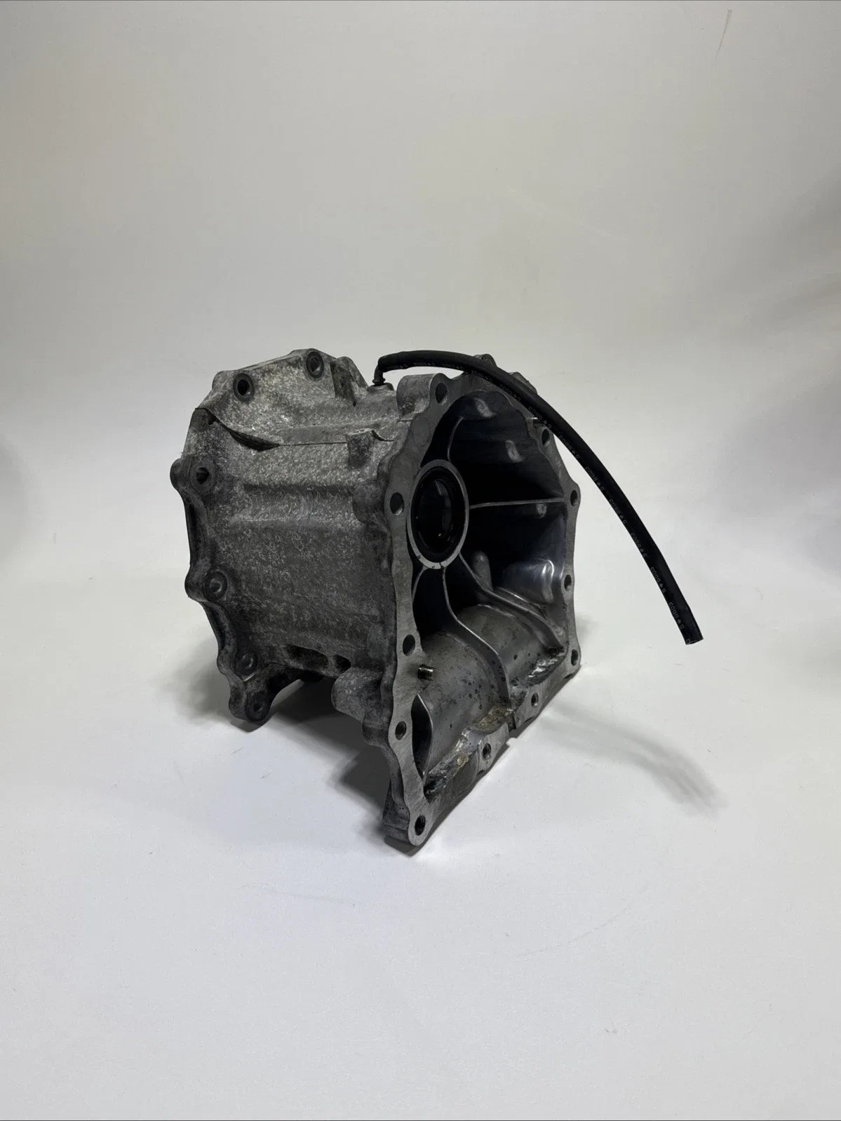 2017-2021 Infiniti Q60 AWD 7 Speed Automatic Transmission Tailshaft Housing OEM