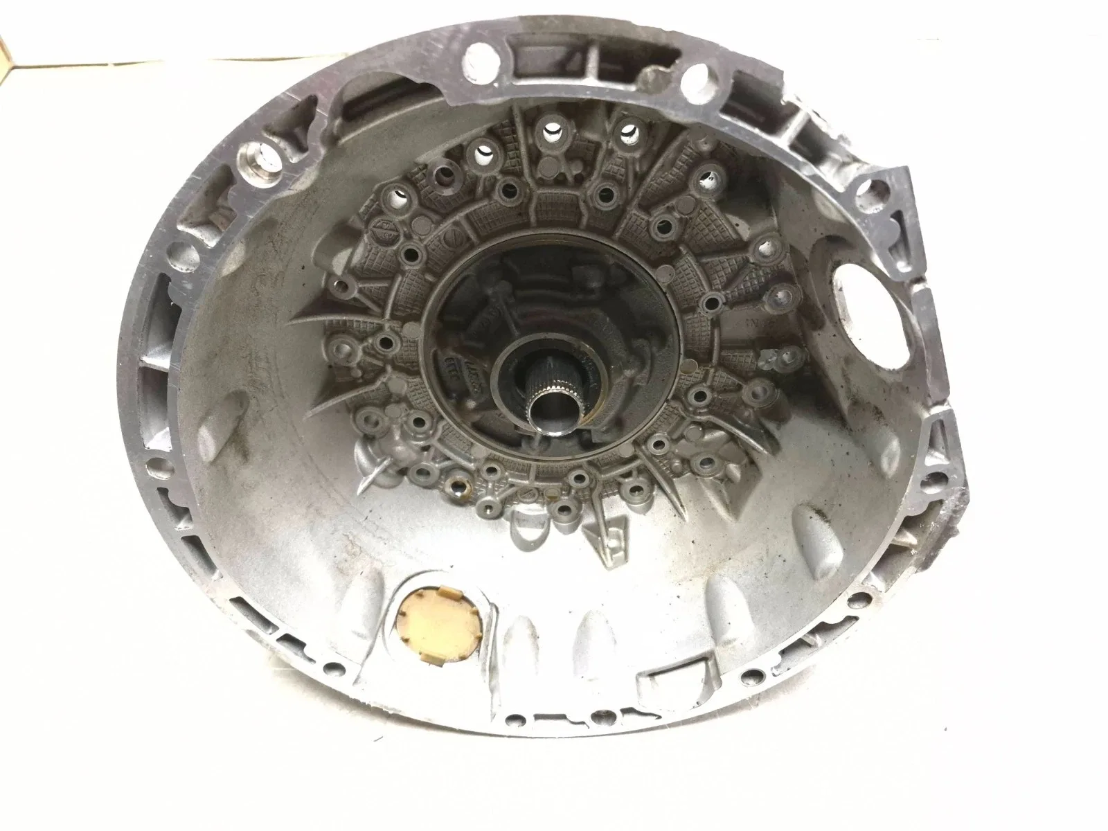 2010 Mercedes-Benz R 350 Automatic Transmission Bell Housing With Oil Pump OEM image 2