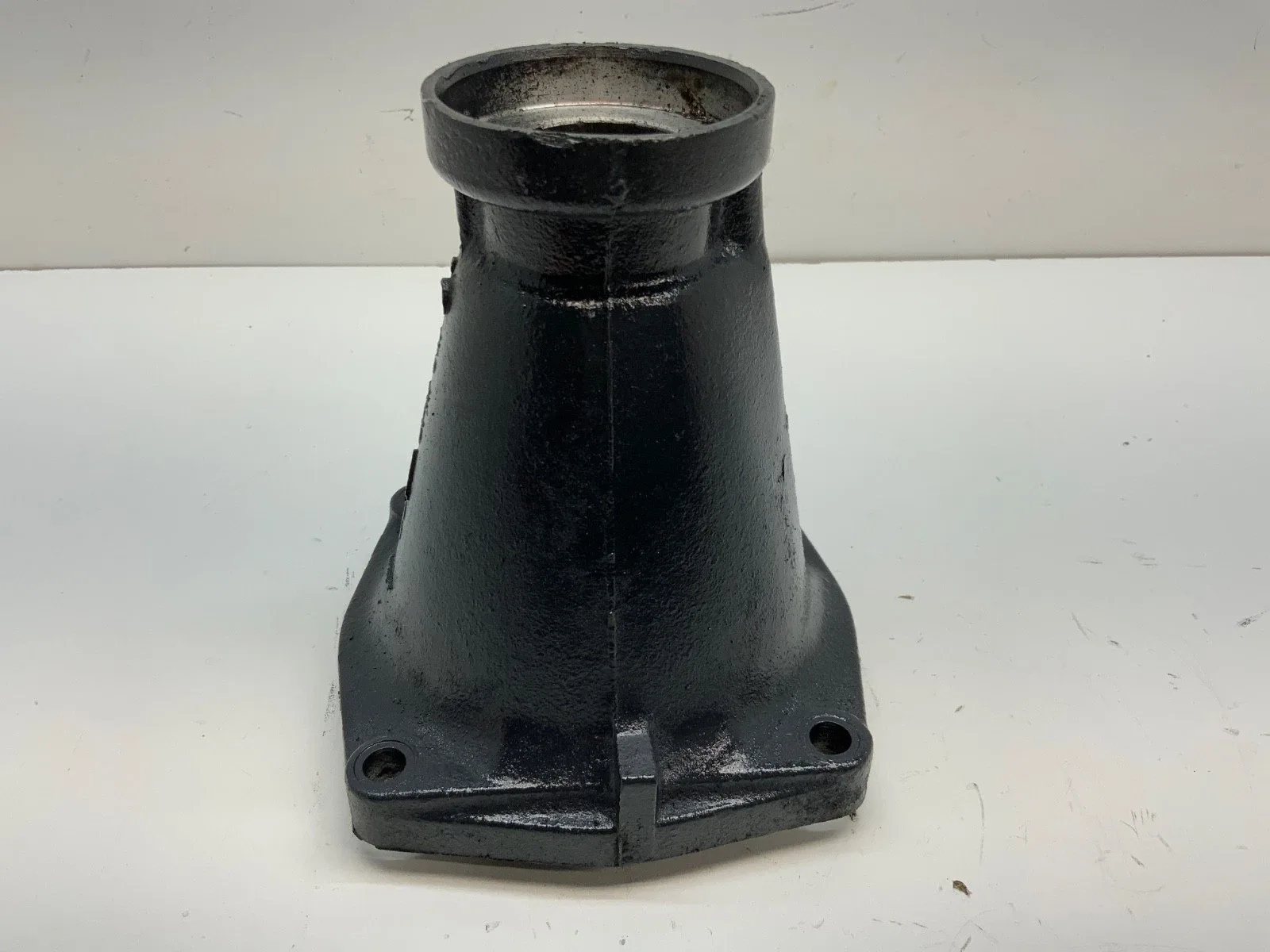 GM TH350 AUTOMATIC TRANSMISSION EXTENSION HOUSING SHORT TAIL CFM CHEVROLET image 4
