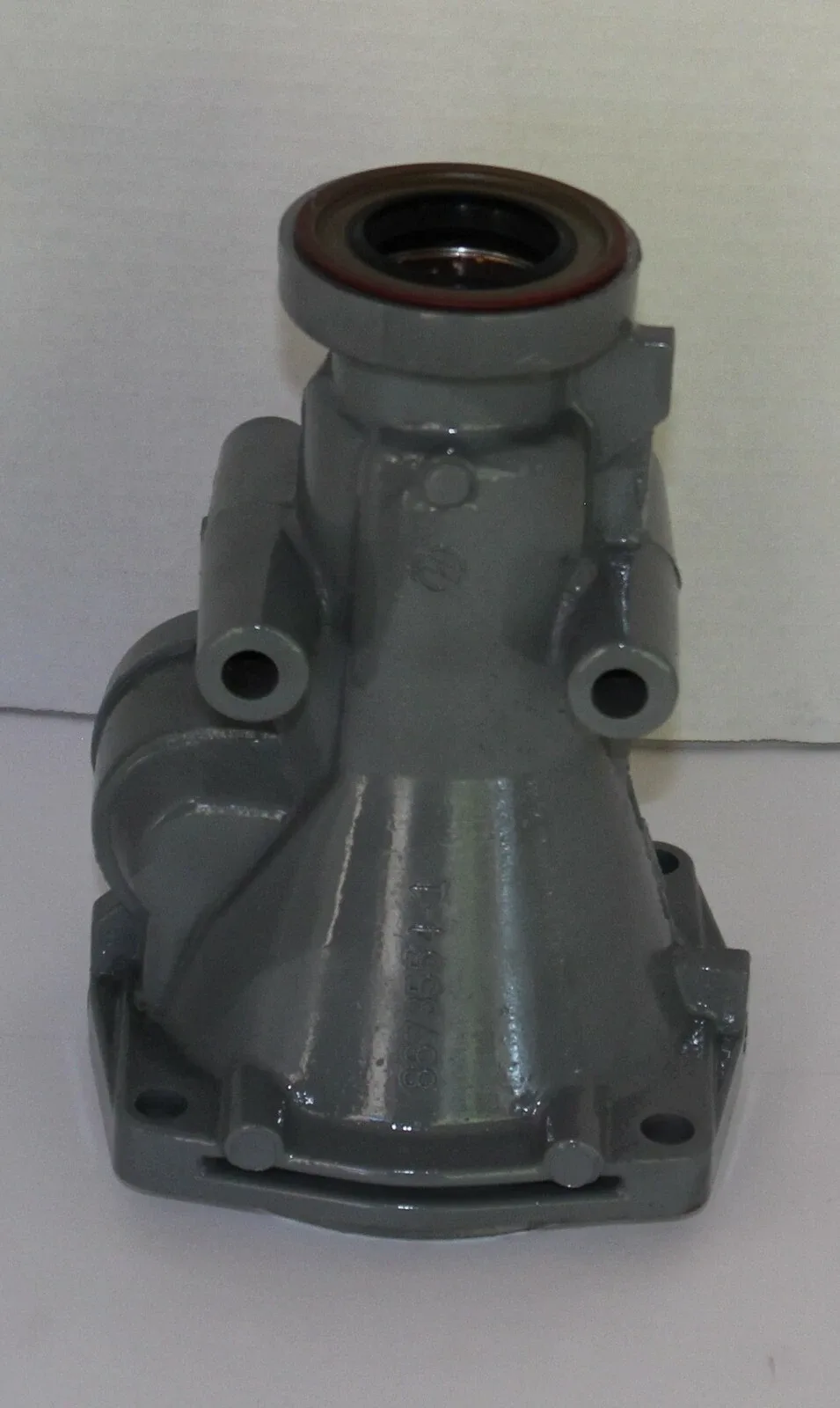 700R4 4L60E TRANSMISSION  TAIL HOUSING 2 HOLE SIDE MOUNT 8673554 LARGE SPEEDO image 3