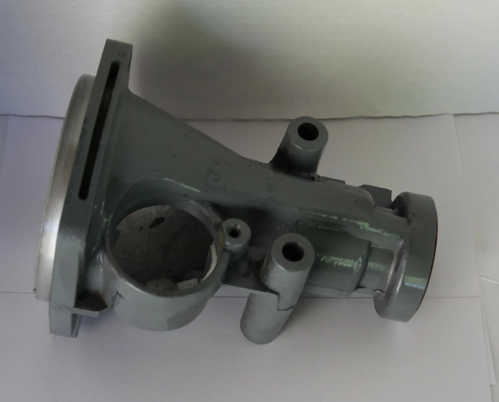700R4 4L60E TRANSMISSION  TAIL HOUSING 2 HOLE SIDE MOUNT 8673554 LARGE SPEEDO image 4