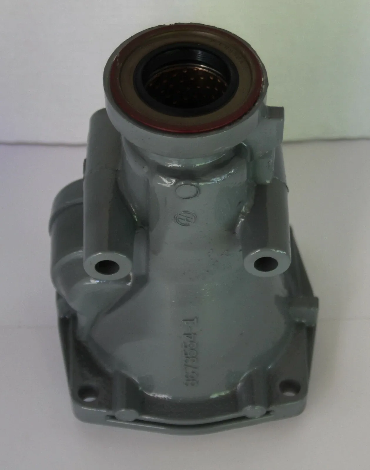 700R4 4L60E TRANSMISSION  TAIL HOUSING 2 HOLE SIDE MOUNT 8673554 LARGE SPEEDO