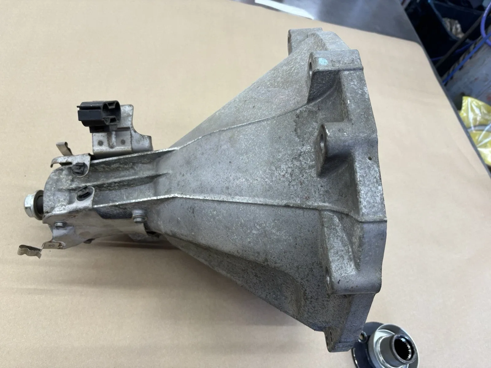 2009 - 2015 NISSAN GT-R R35 OEM 3.8L TRANSMISSION FLYWHEEL BELL HOUSING image 4