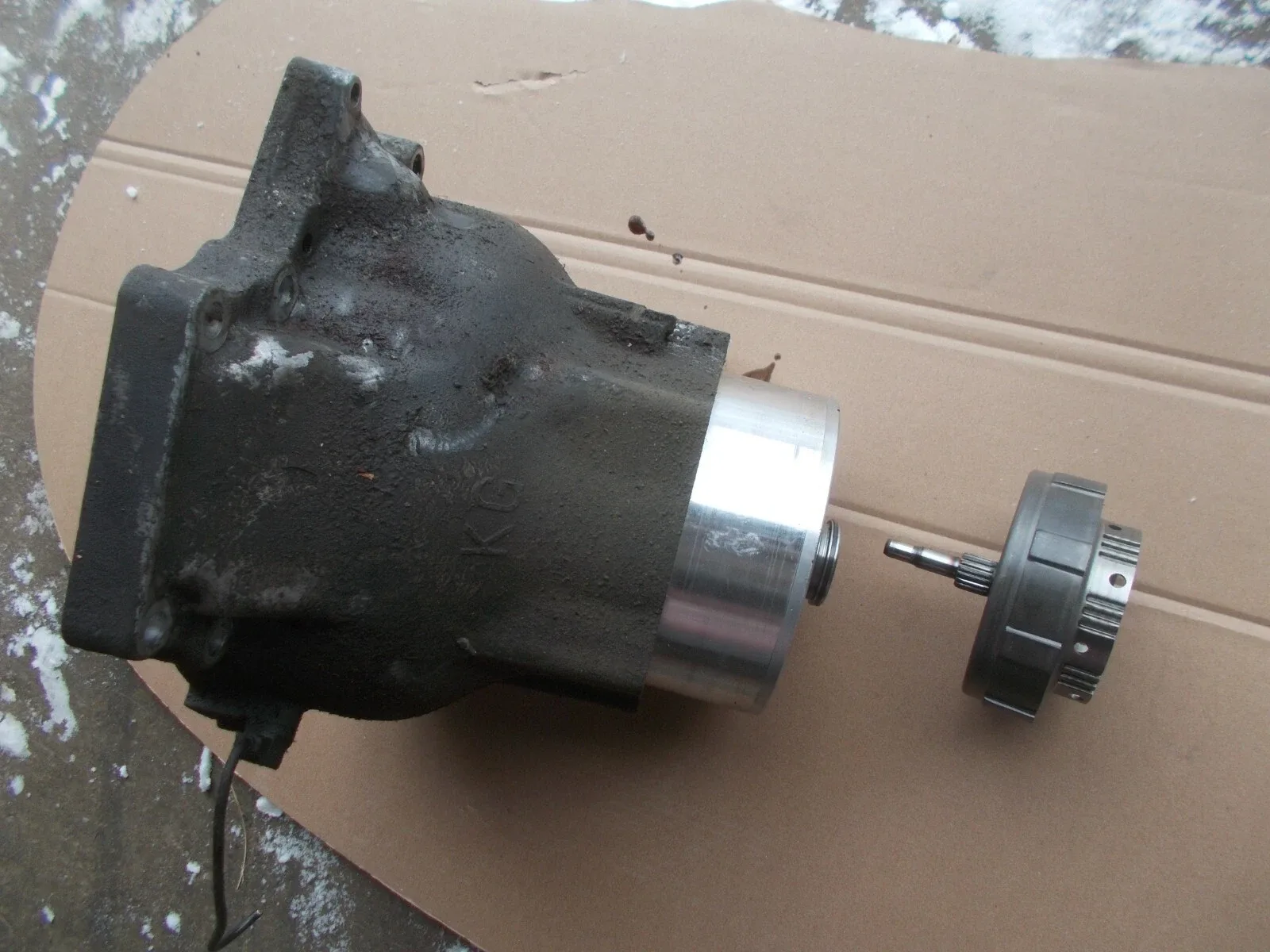 Kia Sportage Auto Transmission Front Shaft / Converter Housing 97 98 99 Used OEM image 2