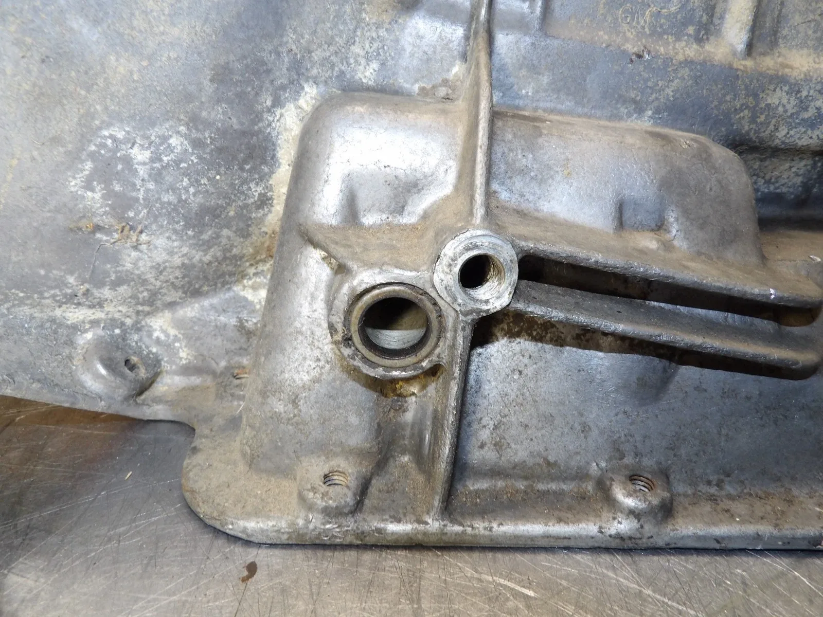 GM - Aluminum   Powerglide Transmission   "  Case "    Very Good Condition    98 image 2