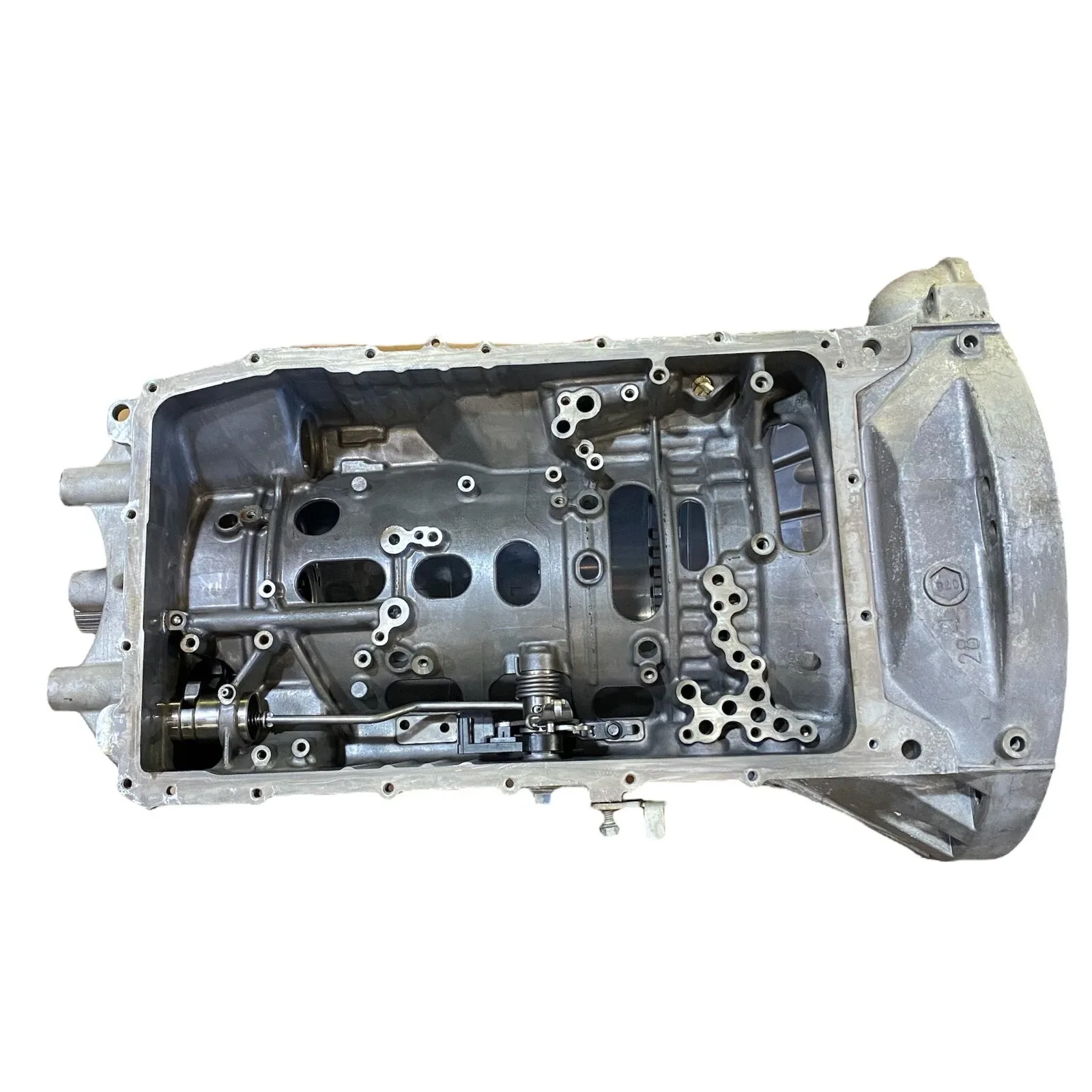 10R80 5.0L 4X2 '18-'20 Transmission Case JL3P-7000-SB / RF JL3P-7006-KA OEM USED image 4