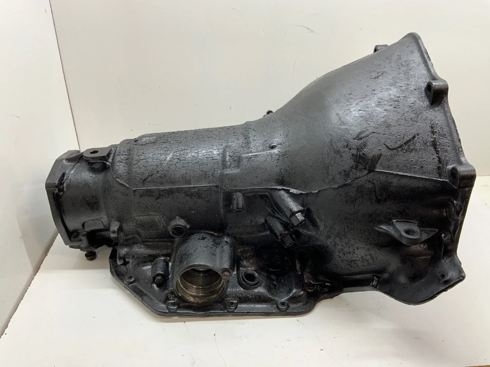GM TH250 TURBO AUTO TRANSMISSION MAIN EMPTY CASE HOUSING  8641711/110214-A image 2