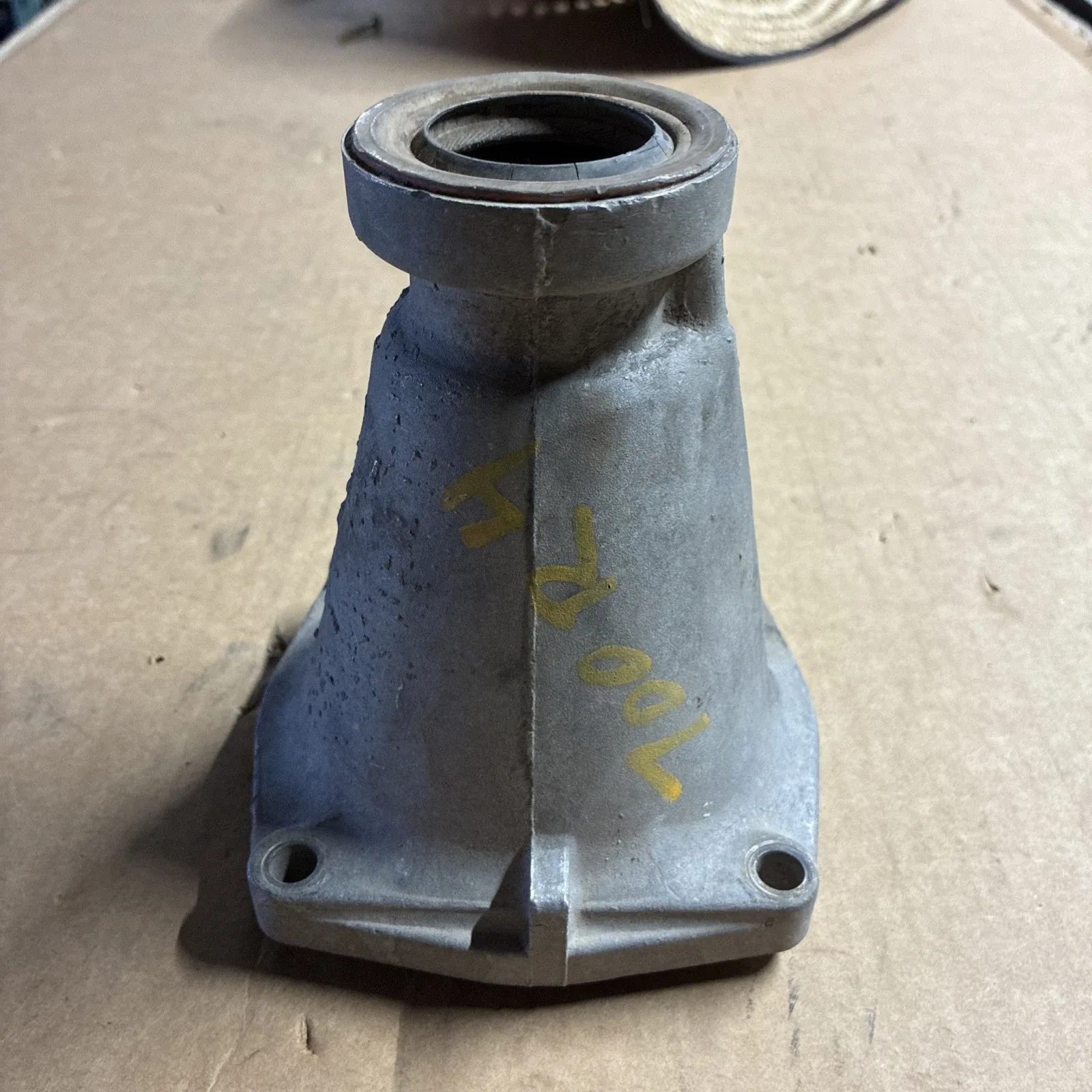 700Rh Transmission 6 Inch Short Extension Housing image 2
