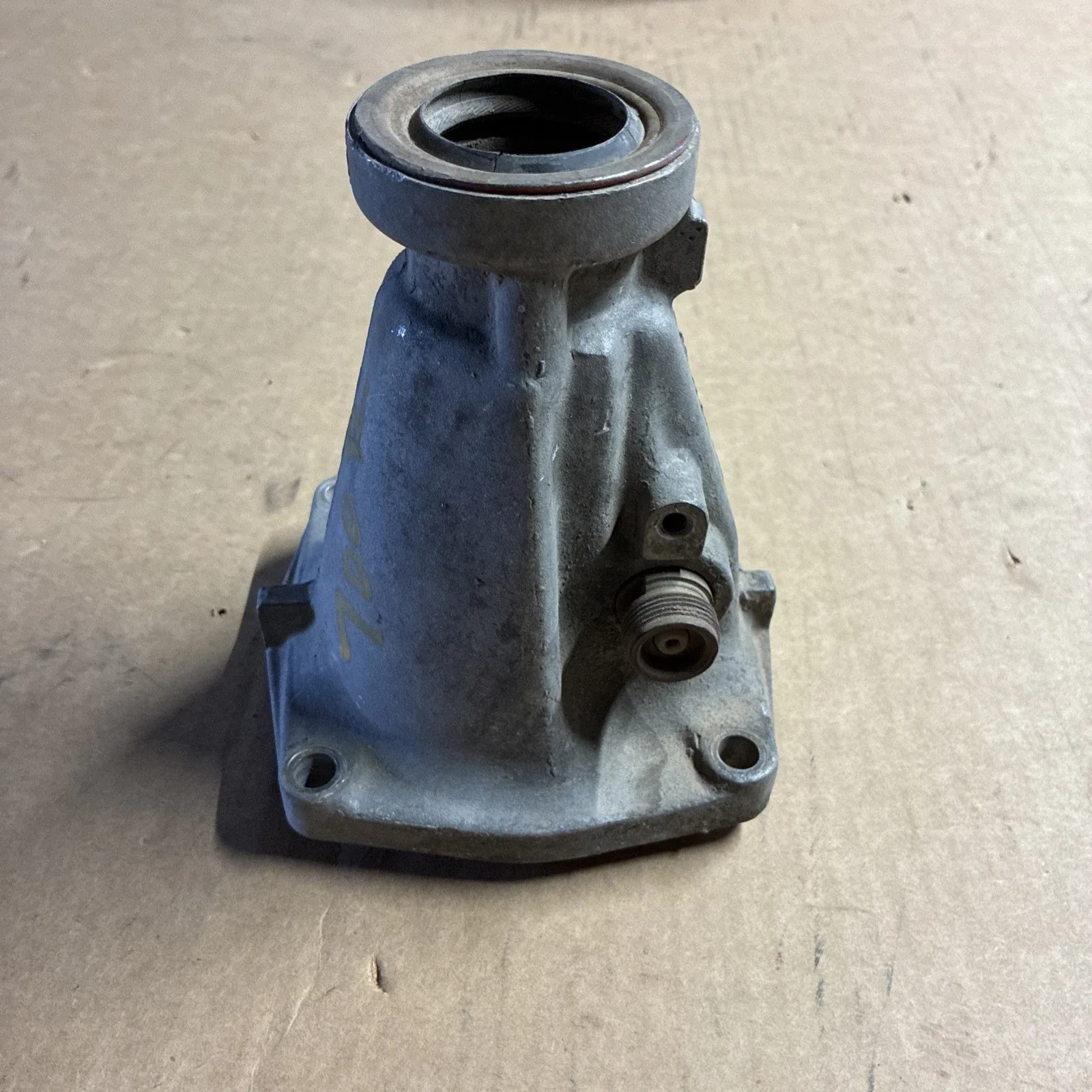 700Rh Transmission 6 Inch Short Extension Housing