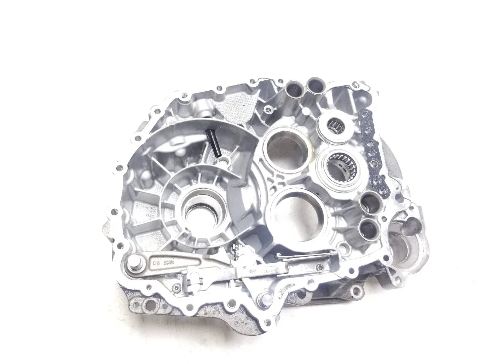 2013 Volkswagen GTI Transmission Bell Housing 2.0L OEM image 4