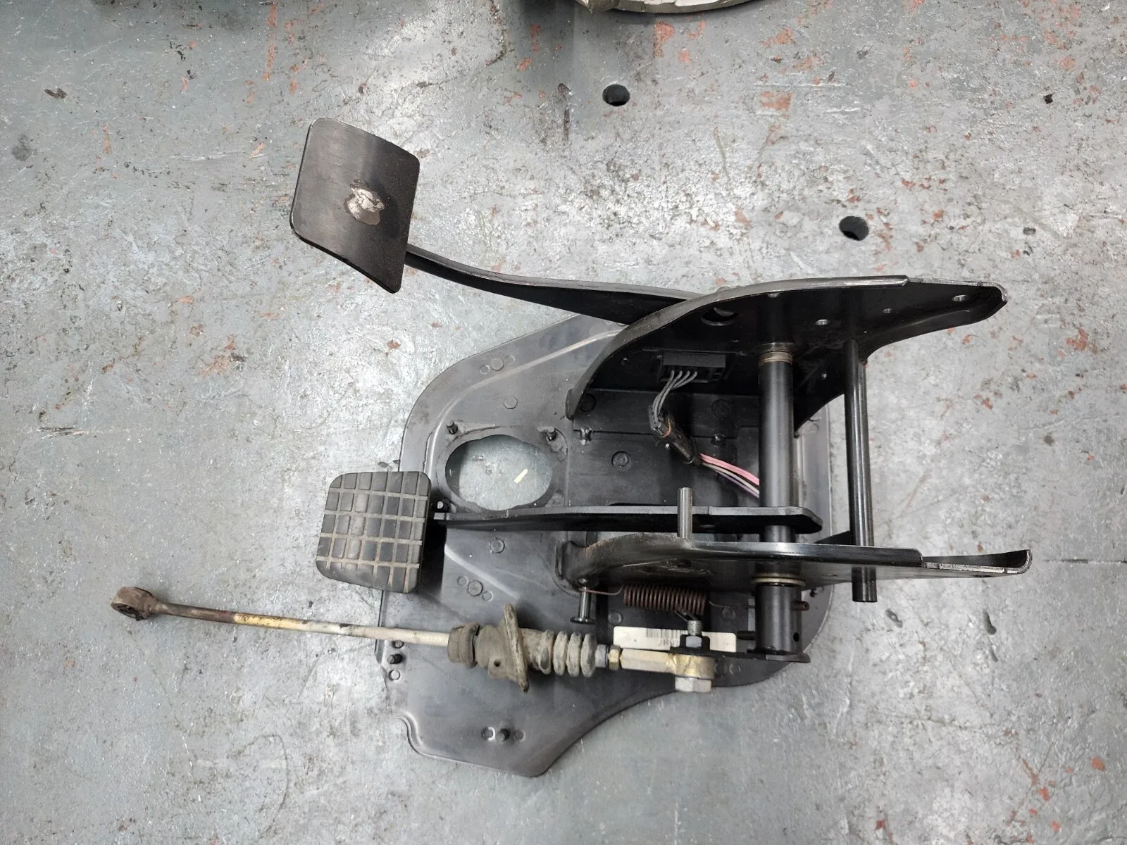 5005825 Bendix Clutch & Brake Assembly Housing Part # 100117699 image 4