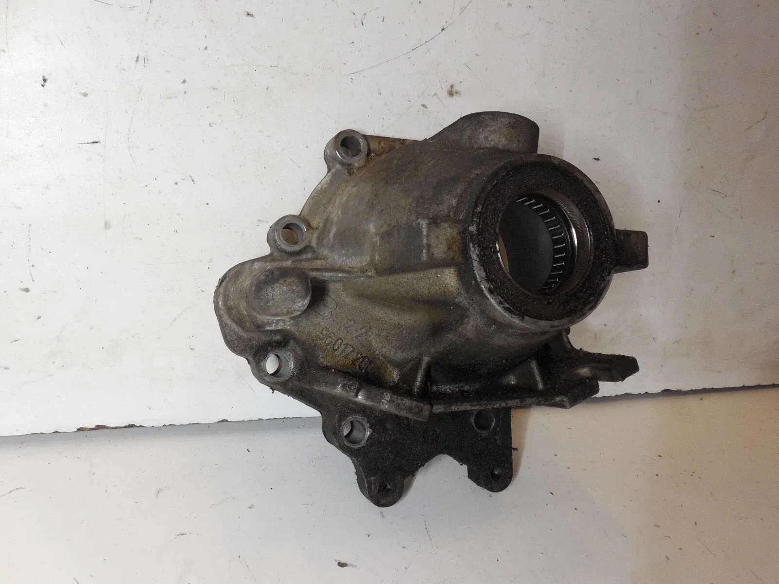 96017200 Transmission Tail Output Housing BMW 328i 325i Isuzu 4L30E image 3