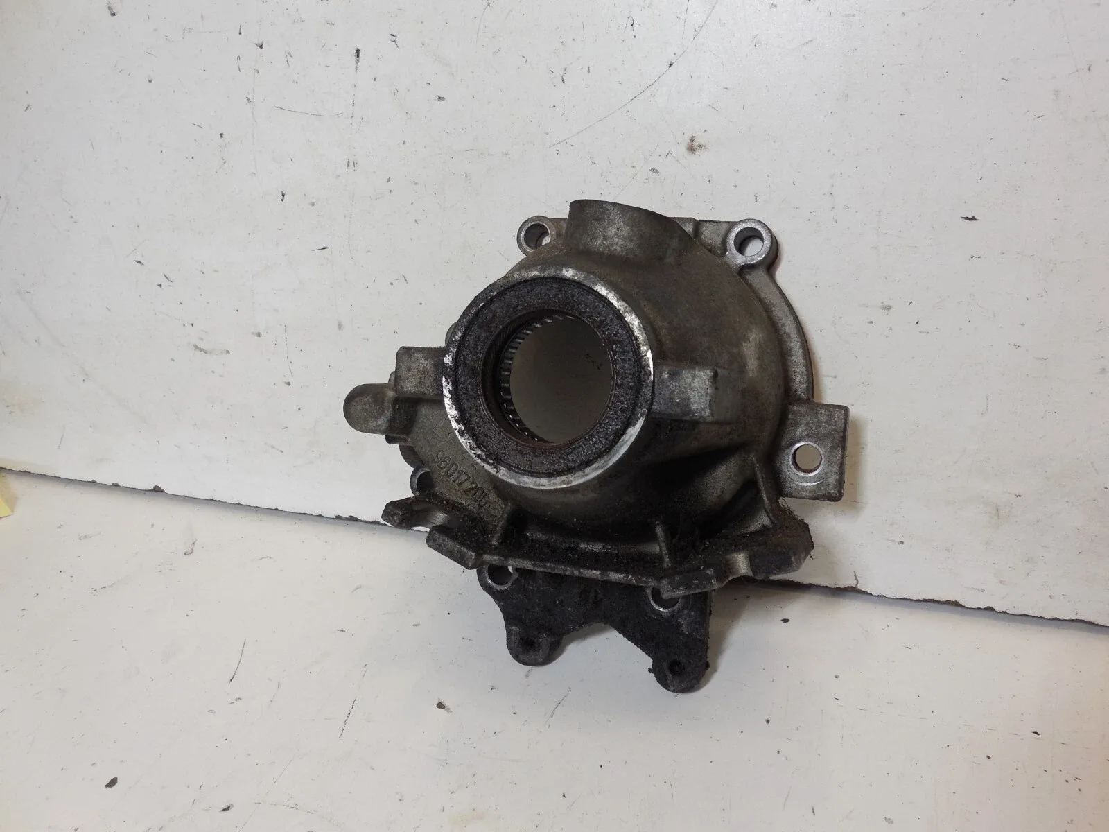 96017200 Transmission Tail Output Housing BMW 328i 325i Isuzu 4L30E image 4