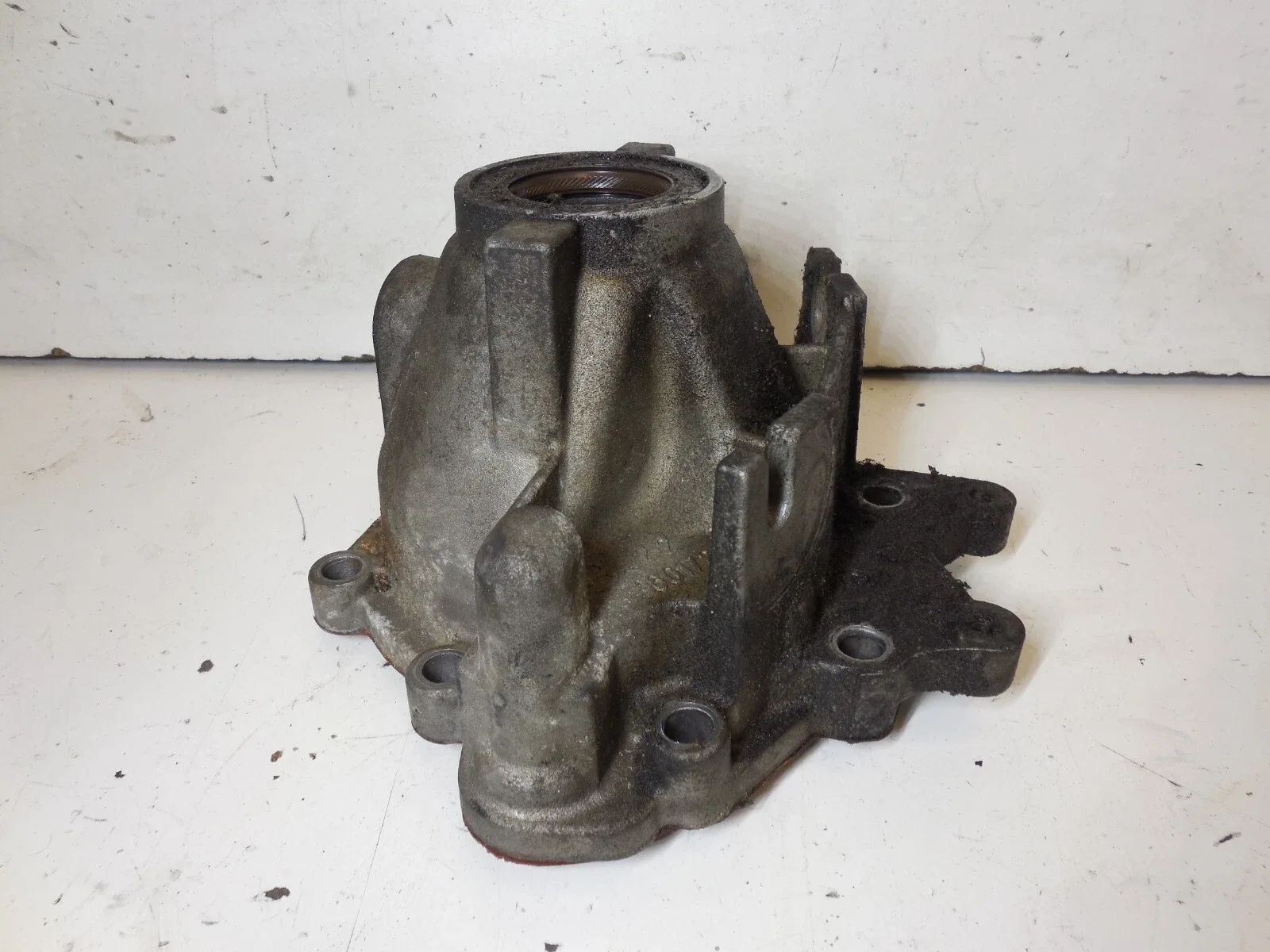 96017200 Transmission Tail Output Housing BMW 328i 325i Isuzu 4L30E