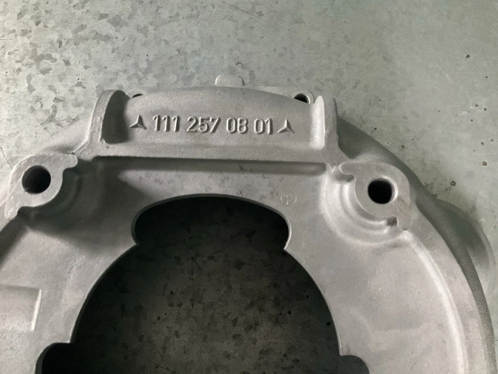 W111 MERCEDES AUTOMATIC TRANSMISSION BELL HOUSING 1112570801 WITH BOLTS image 2
