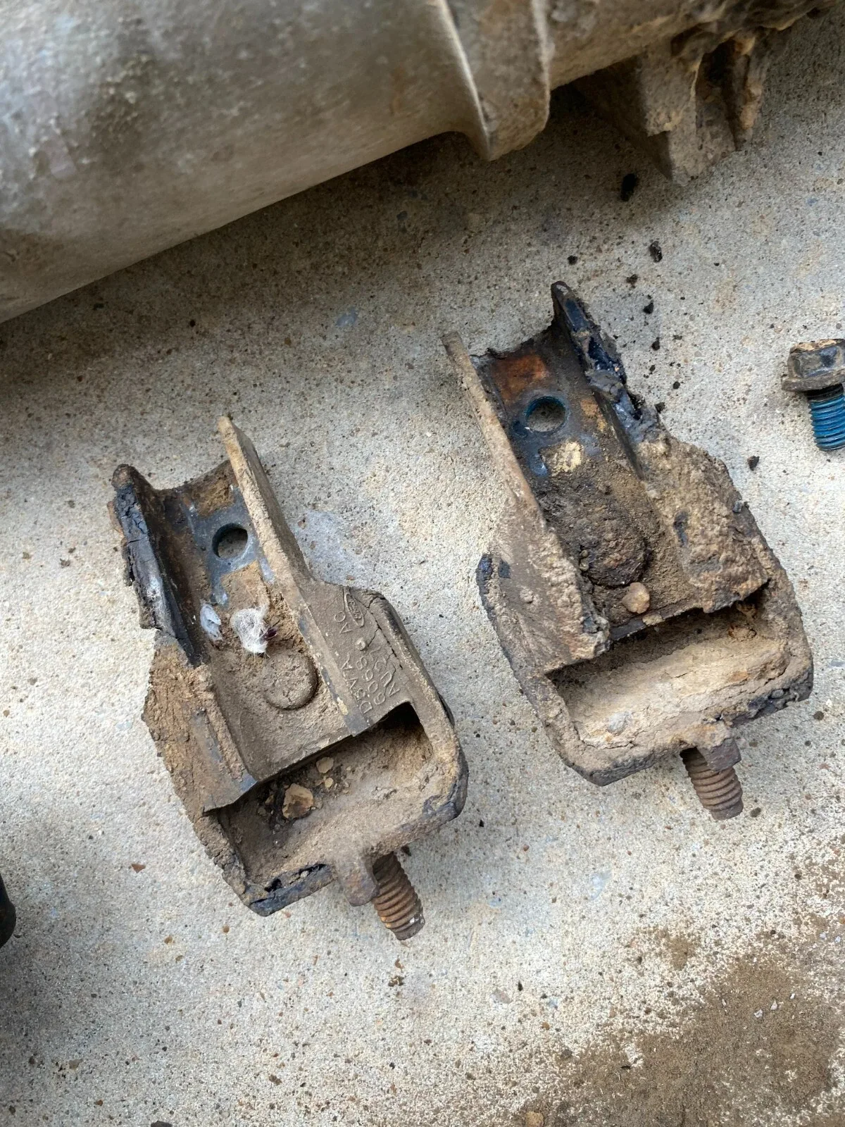 1970s Ford Lincoln C6 Automatic Transmission Rear Tailshaft Housing & output image 3
