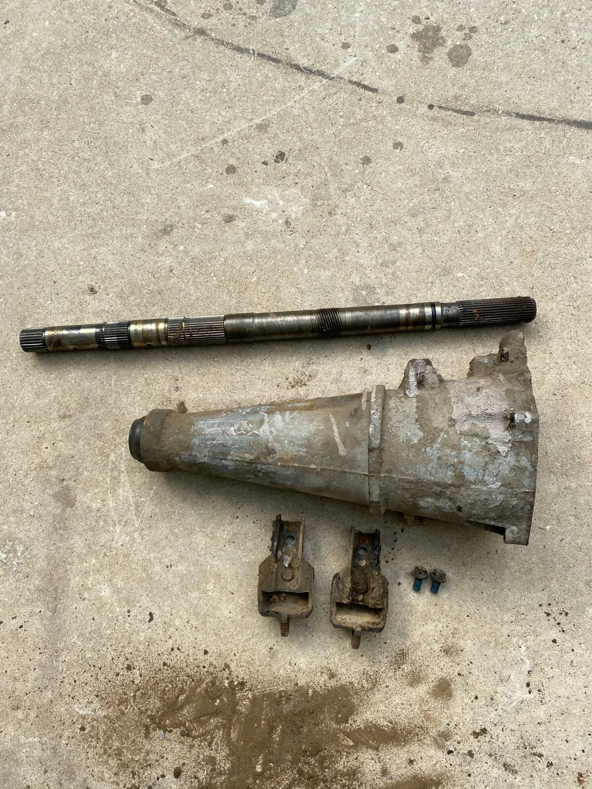 1970s Ford Lincoln C6 Automatic Transmission Rear Tailshaft Housing & output