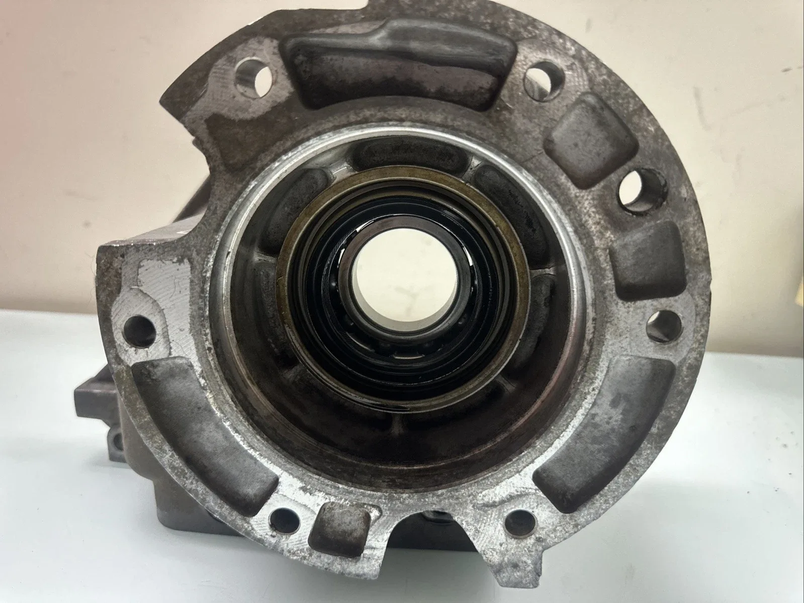 Ford RF 303P 7A040 HG Transfer Case Adaptor / Transmission Tailshaft Housing image 4