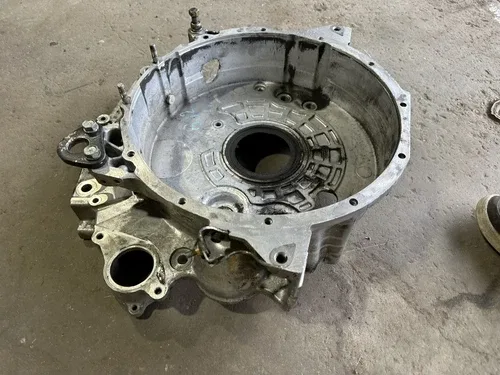 transmission bell housing 2008 UD 2000 J08E-TE image 2
