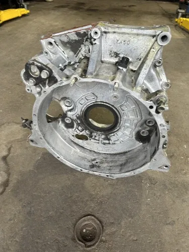 transmission bell housing 2008 UD 2000 J08E-TE image 4