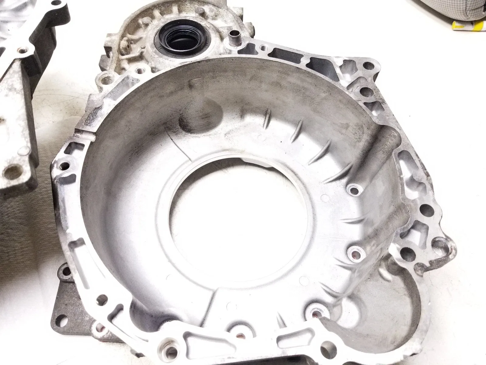 2016 Kia Soul Automatic Transmission Housing OEM ☑️ image 2
