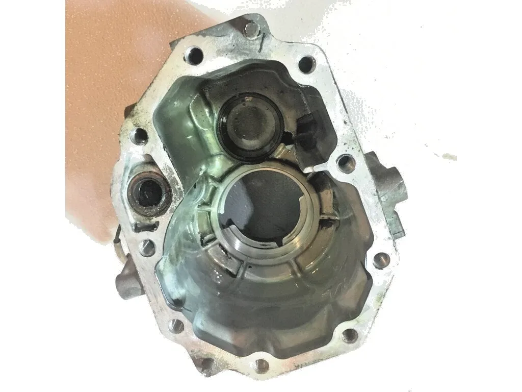 2008 Subaru WRX Transmission Case Center Diff Housing image 4