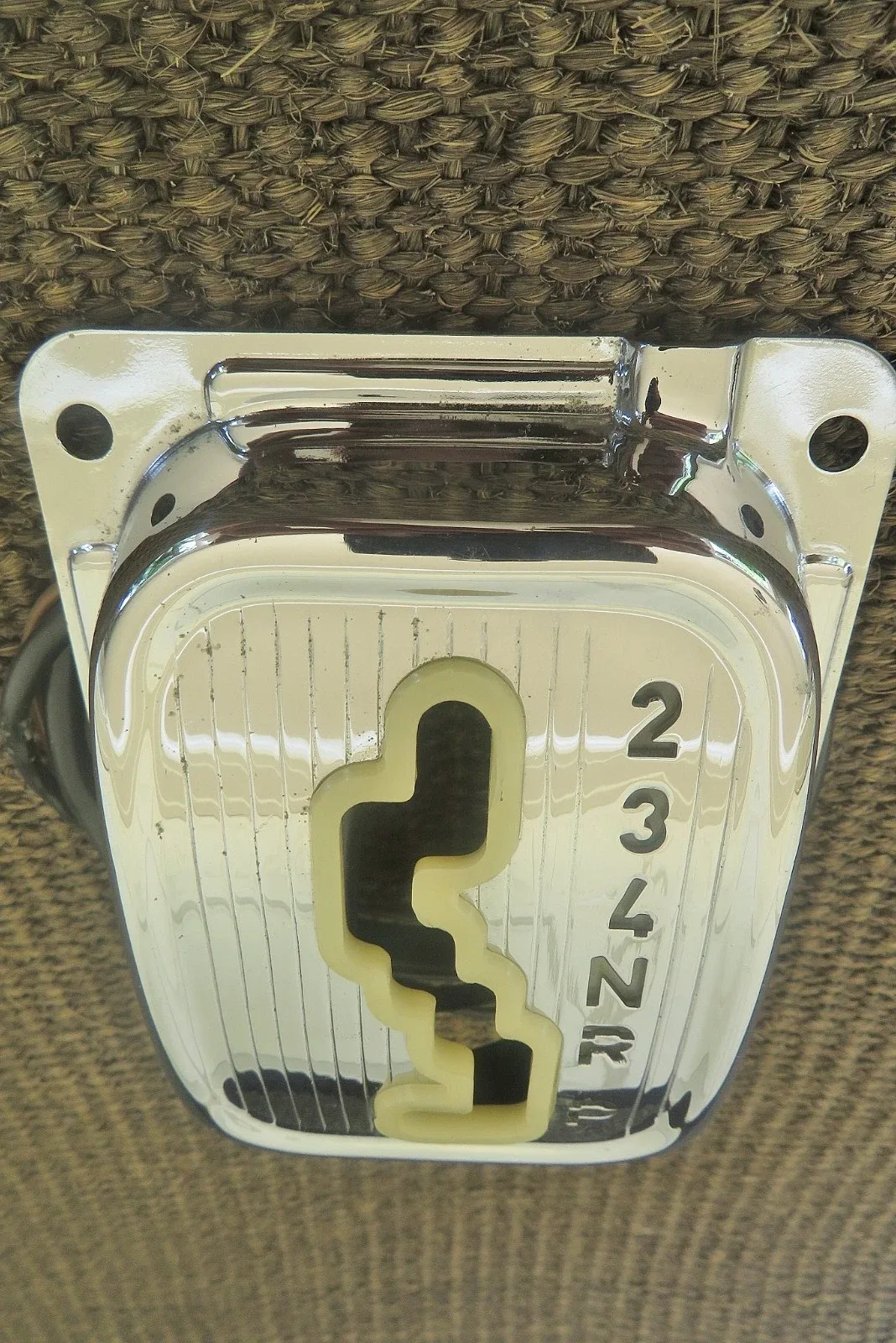 OEM Mercedes  W111 W112 W113 Shifter Guide Gate Housing  1112600228 250SL 280SL image 4
