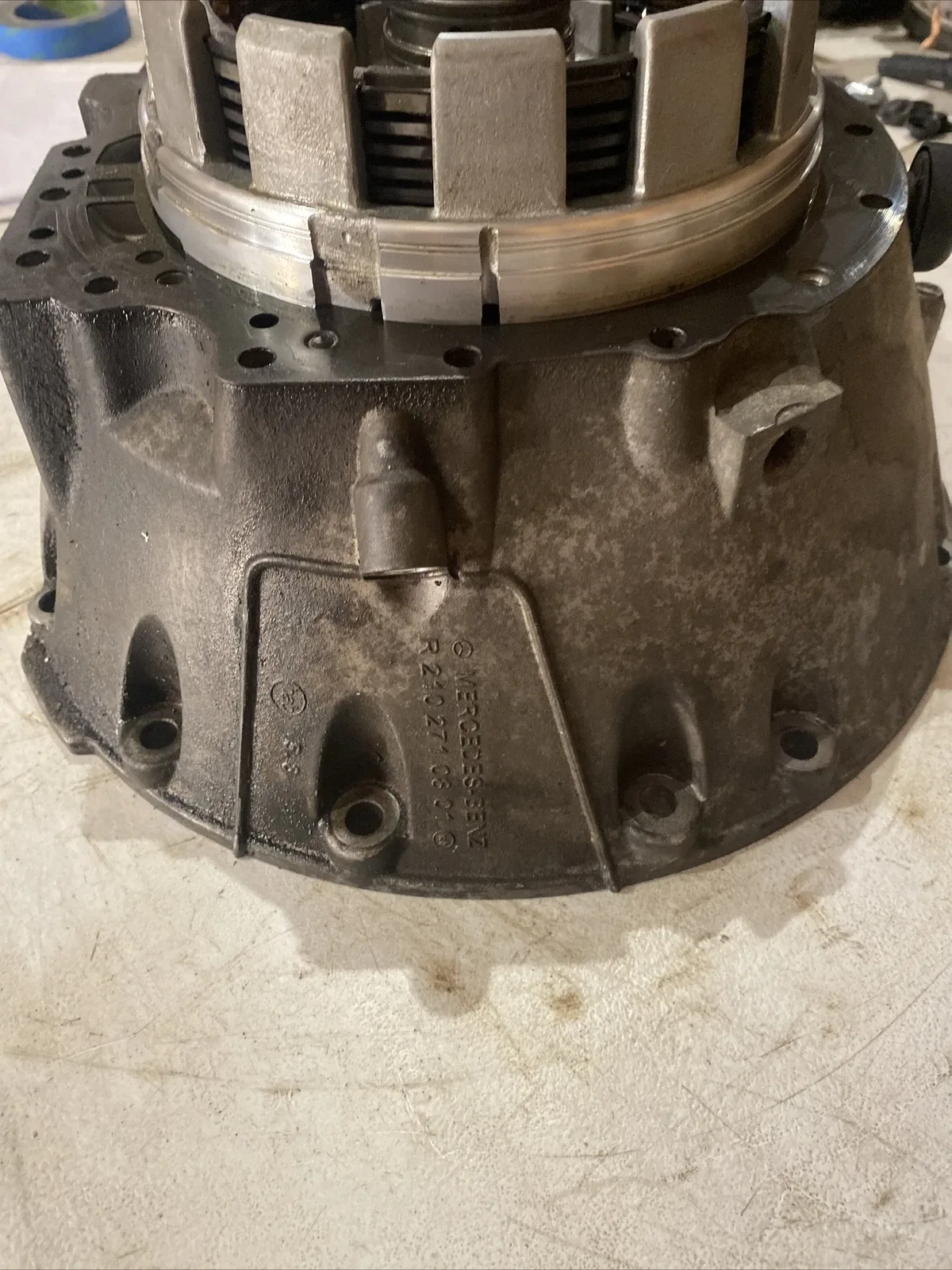00 - 03 Mercedes CLK55 AMG 722.6 Transmission Bell Housing 2102710801 Oil Pump image 4
