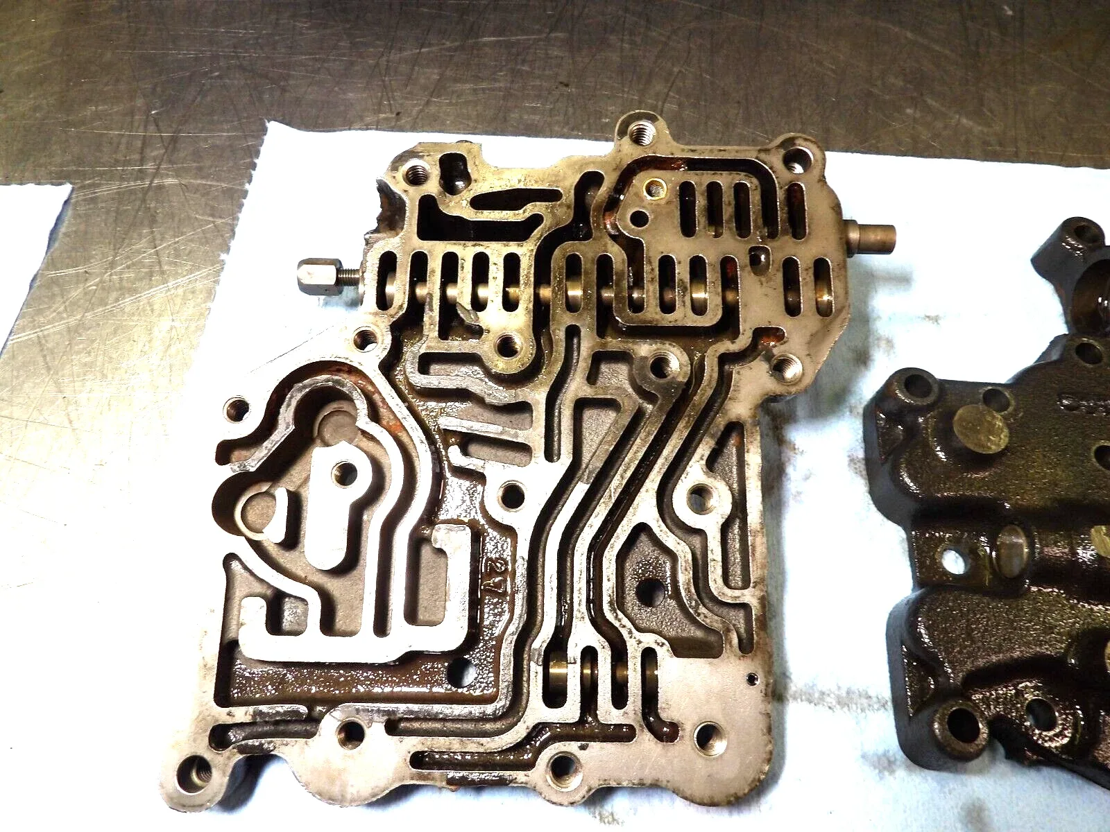 GM - Aluminum  Powerglide  Automatic Trans  " Valve  Bodies "   Very Good    97 image 4