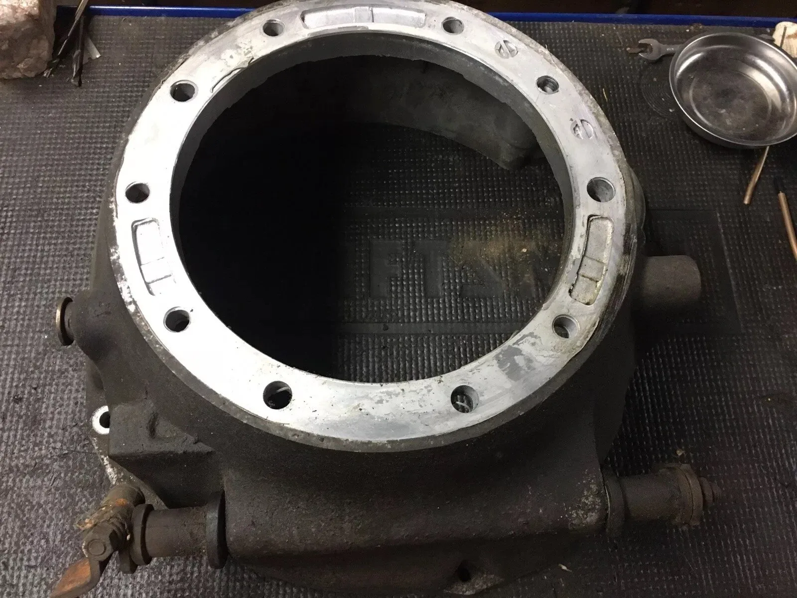 1993 Nissan Hardbody 2wd Automatic Transmission Housing Converter  RL4R01A image 2
