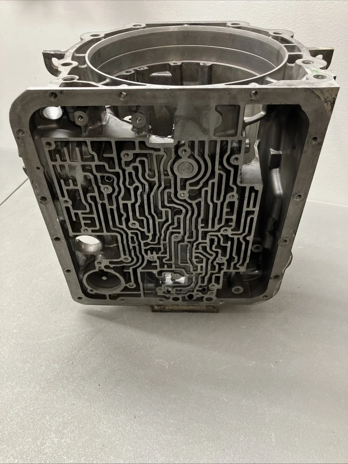 1996-2004 GM 4L60E AUTO TRANSMISSION BARE CASE 24207965 OEM EMPTY CASE CHEVROLET image 4