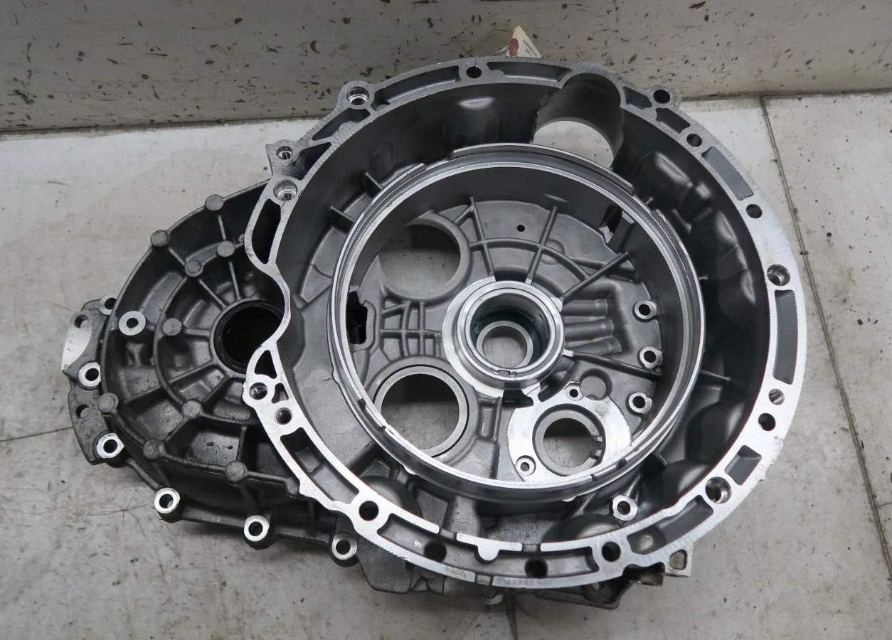 2014-2019 Mercedes CLA250 C117 OEM 2.0L Transmission Bell Housing A2463701003