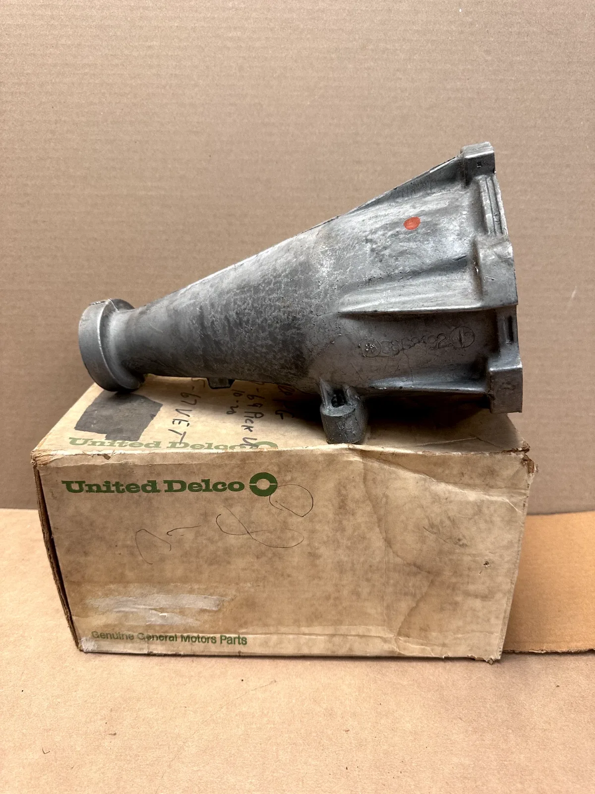 65-67 Camaro Nova Chevelle NOS Powerglide Transmission Tail Housing GM 3864431