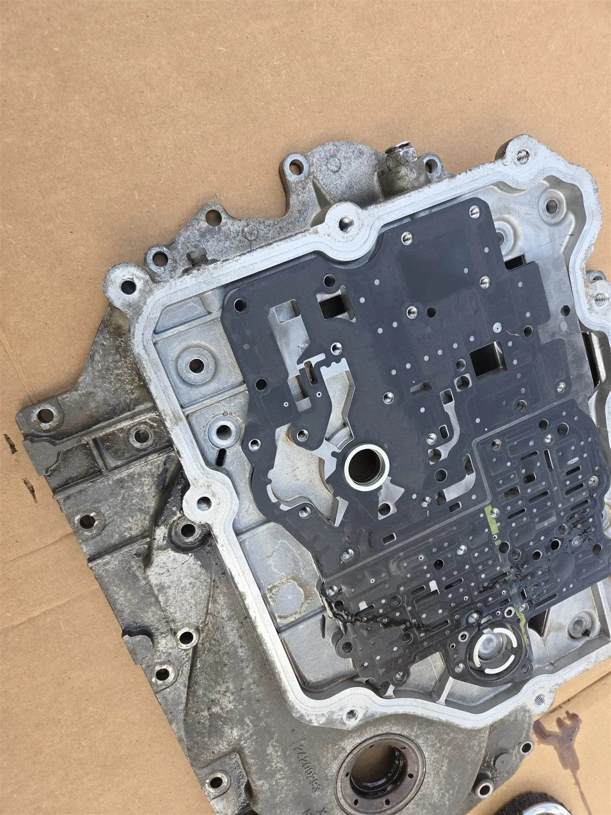2006-2011 Cadillac DTS 4T80E Transmission Case Cover Side Plate OEM 24200293 image 2