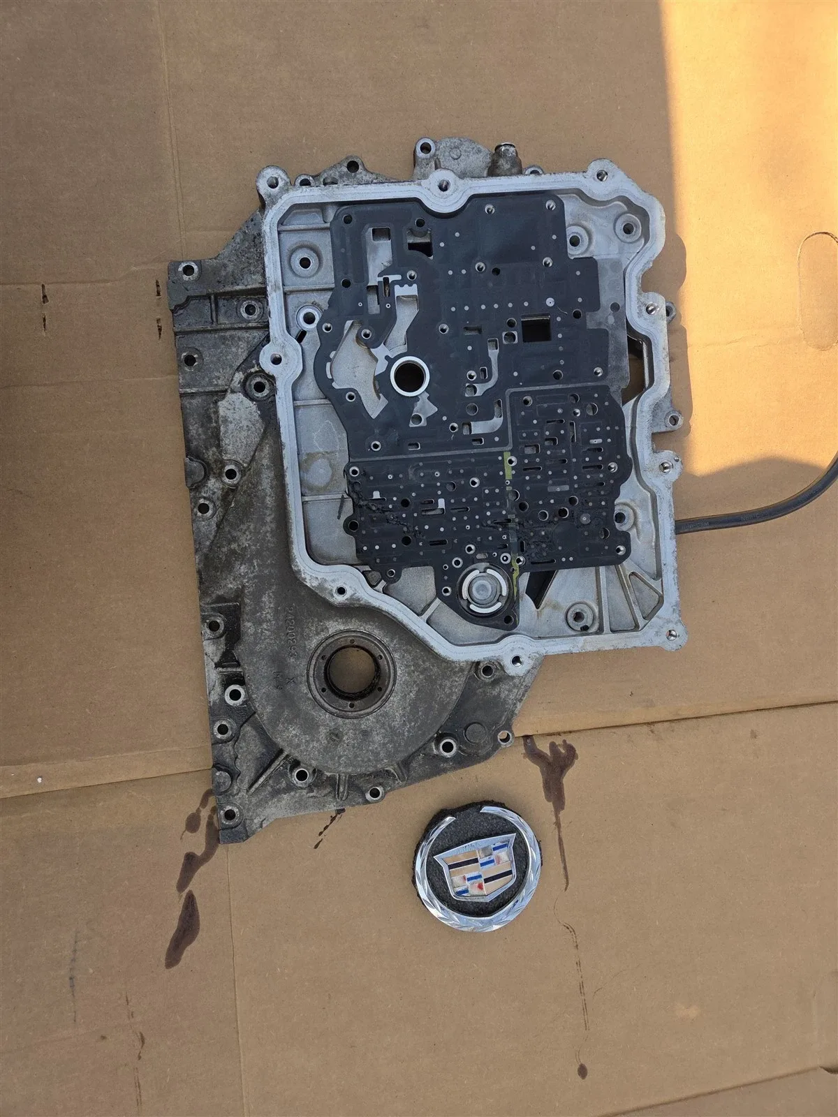 2006-2011 Cadillac DTS 4T80E Transmission Case Cover Side Plate OEM 24200293