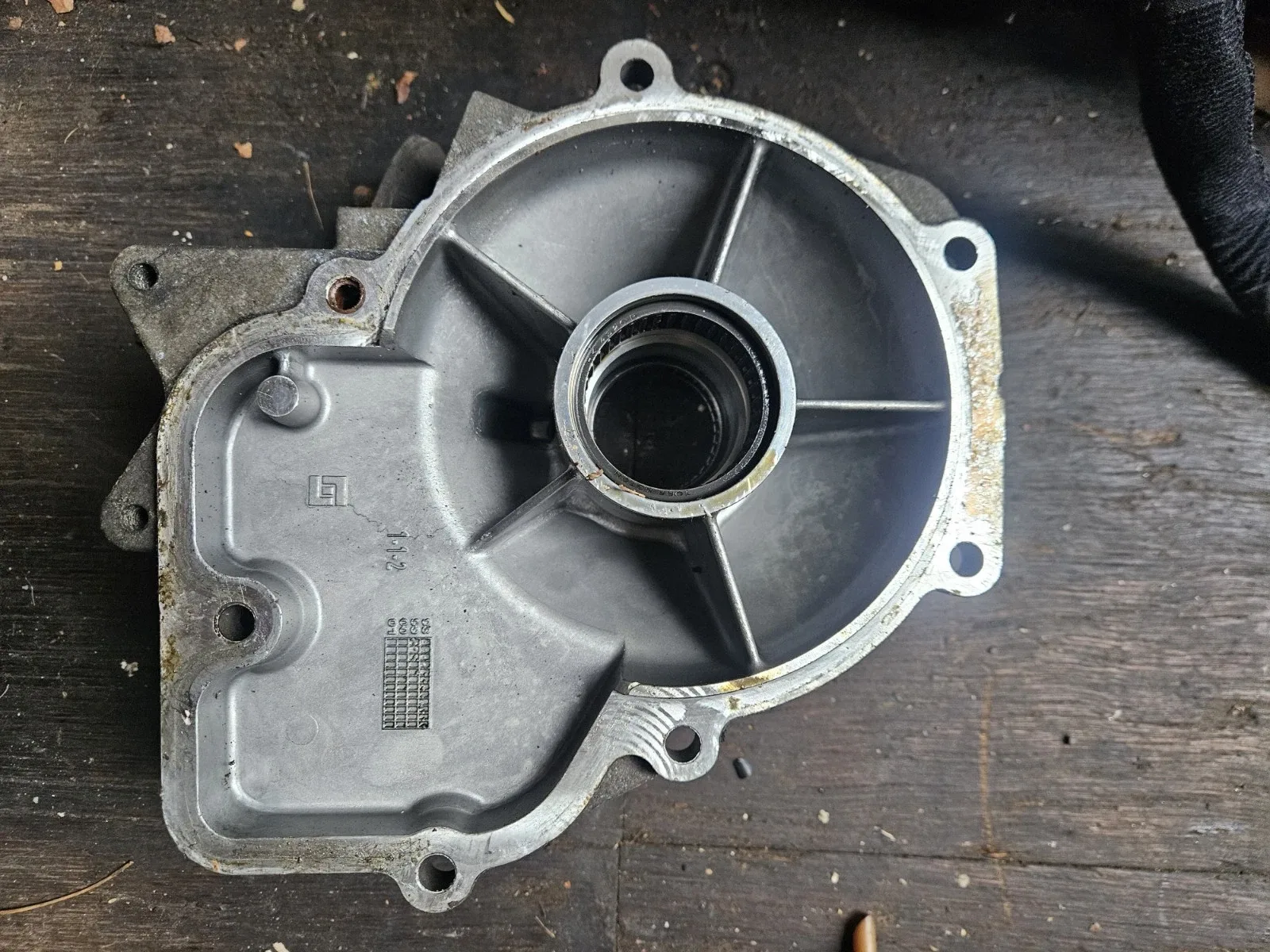2000-2005 BMW  E46 M52TU M54 Automatic Transmission Rear Tail Housing Cover OE image 2