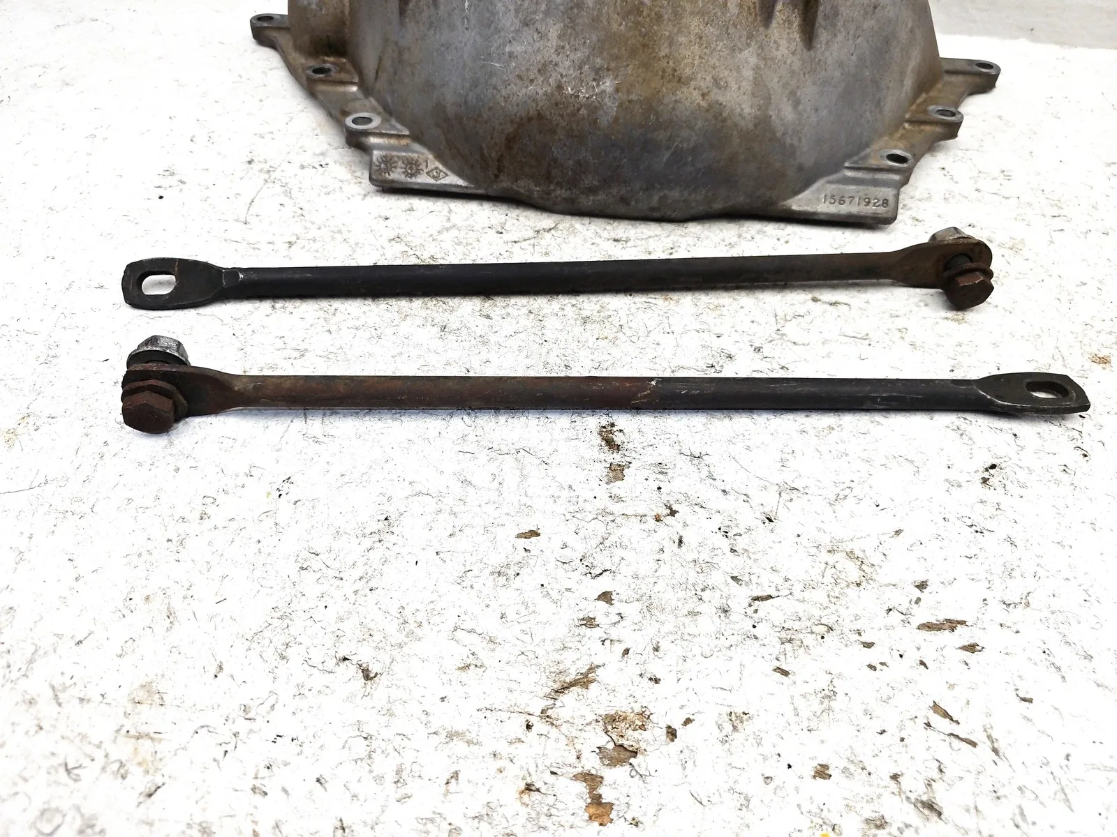 1994 Chevy Suburban Trans Bell Housing Dust Cover With Bolts And Braces OEM image 3