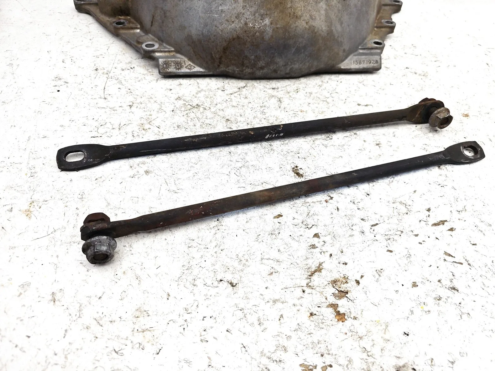 1994 Chevy Suburban Trans Bell Housing Dust Cover With Bolts And Braces OEM image 4