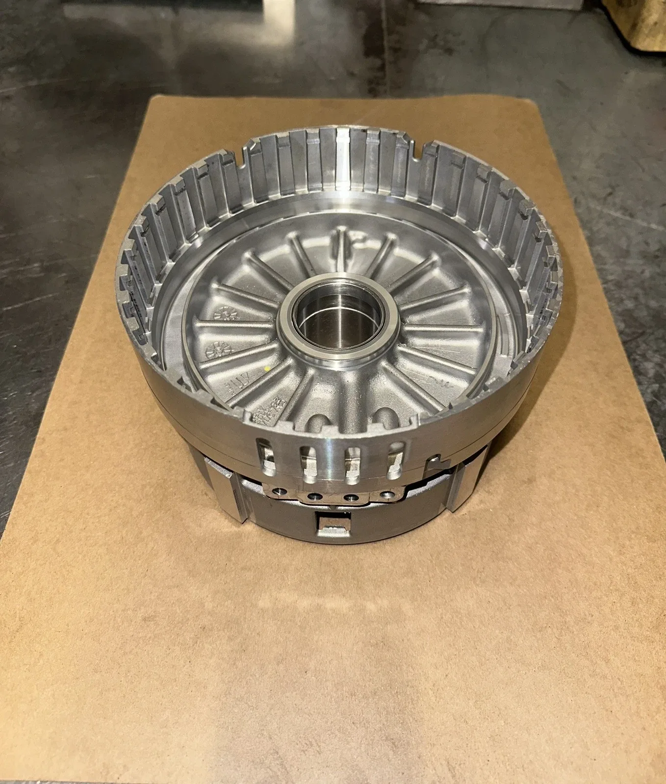 6L80E 2-6 Low / Reverse Center Support housing Casting #24232459 image 2